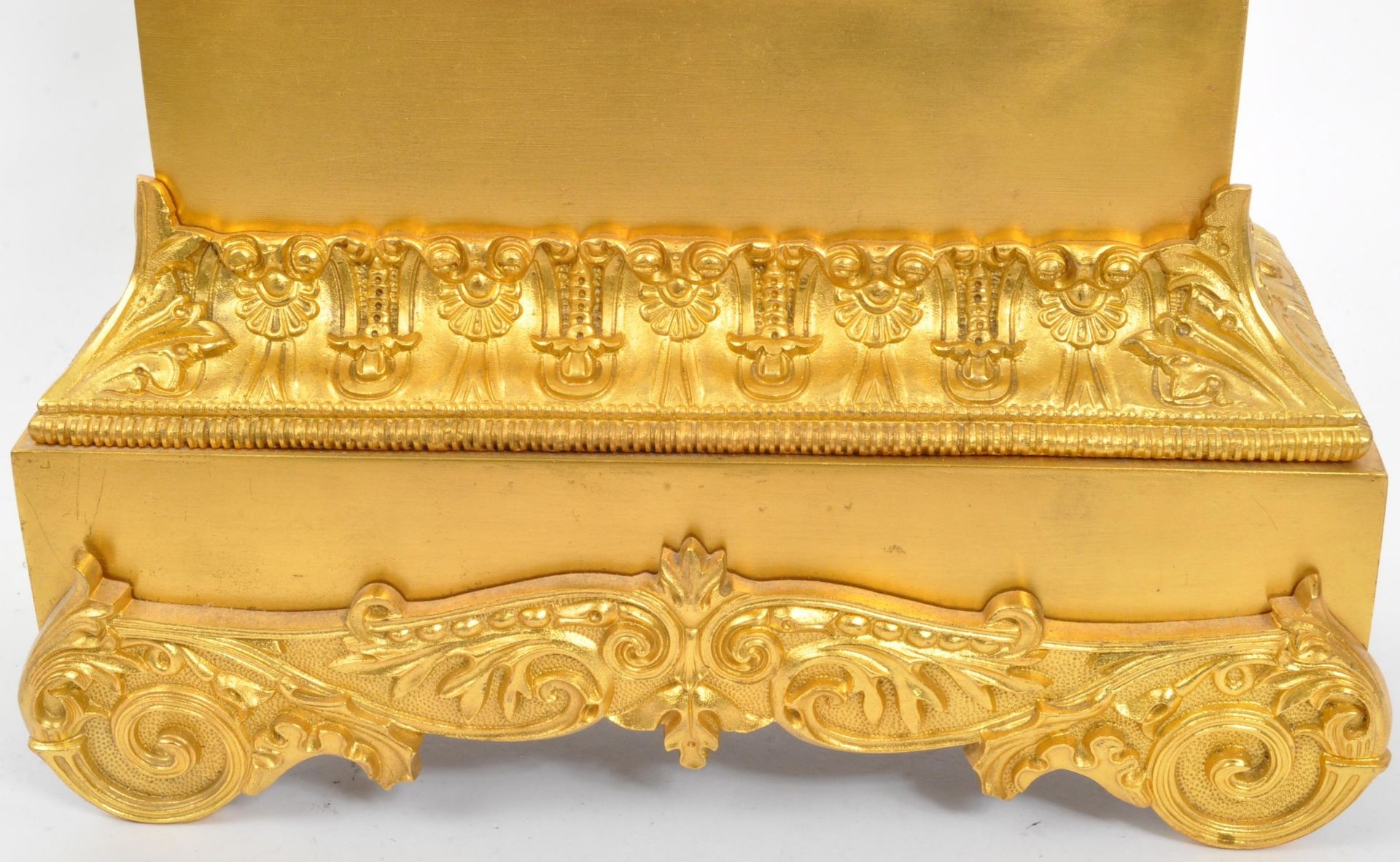 19TH CENTURY LOUIS XVI STYLE GILT METAL 24HRS MANTEL CLOCK - Image 3 of 4