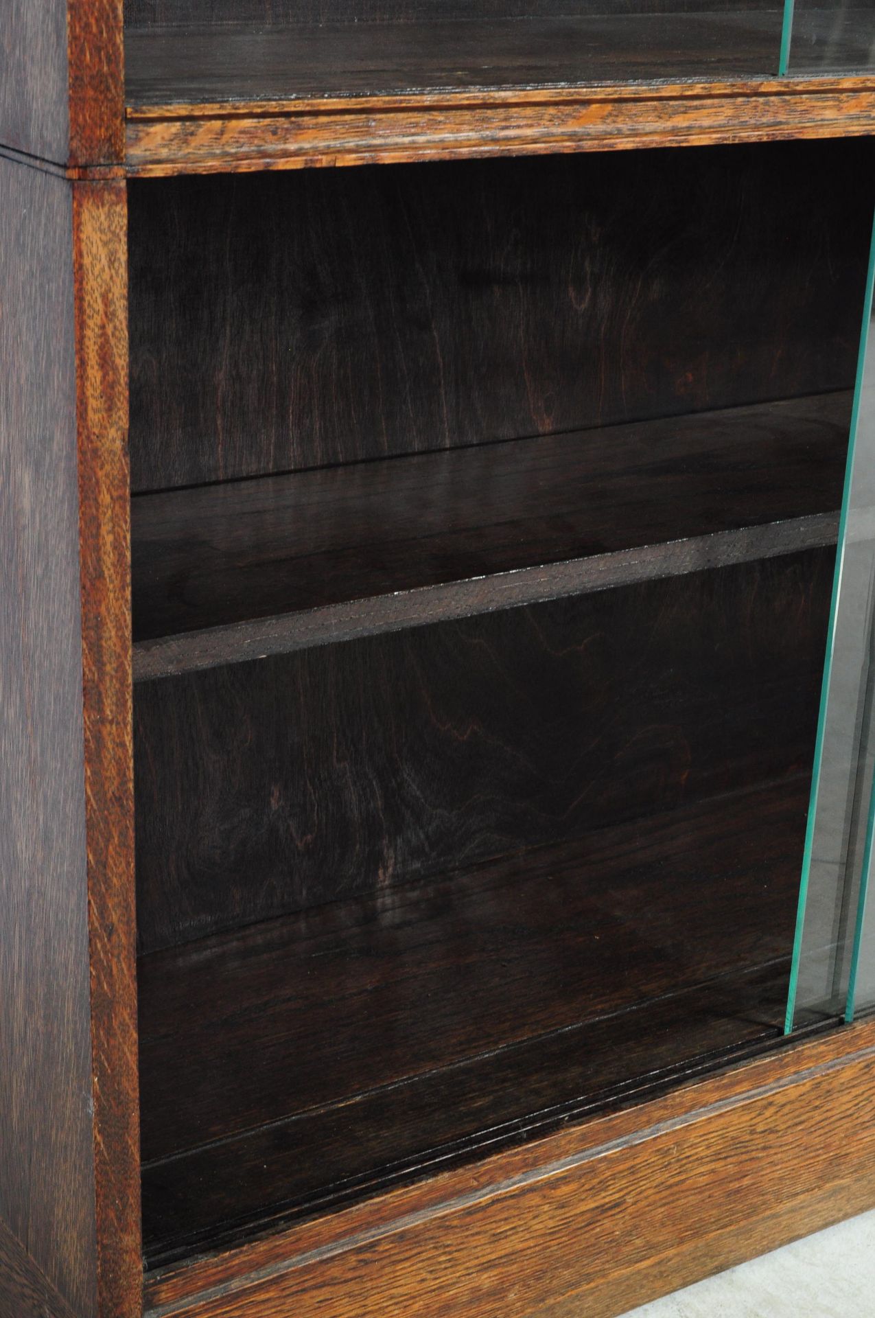 1930S ART DECO LAWYERS OAK SECTIONAL STACKING BOOKCASE - Image 4 of 5