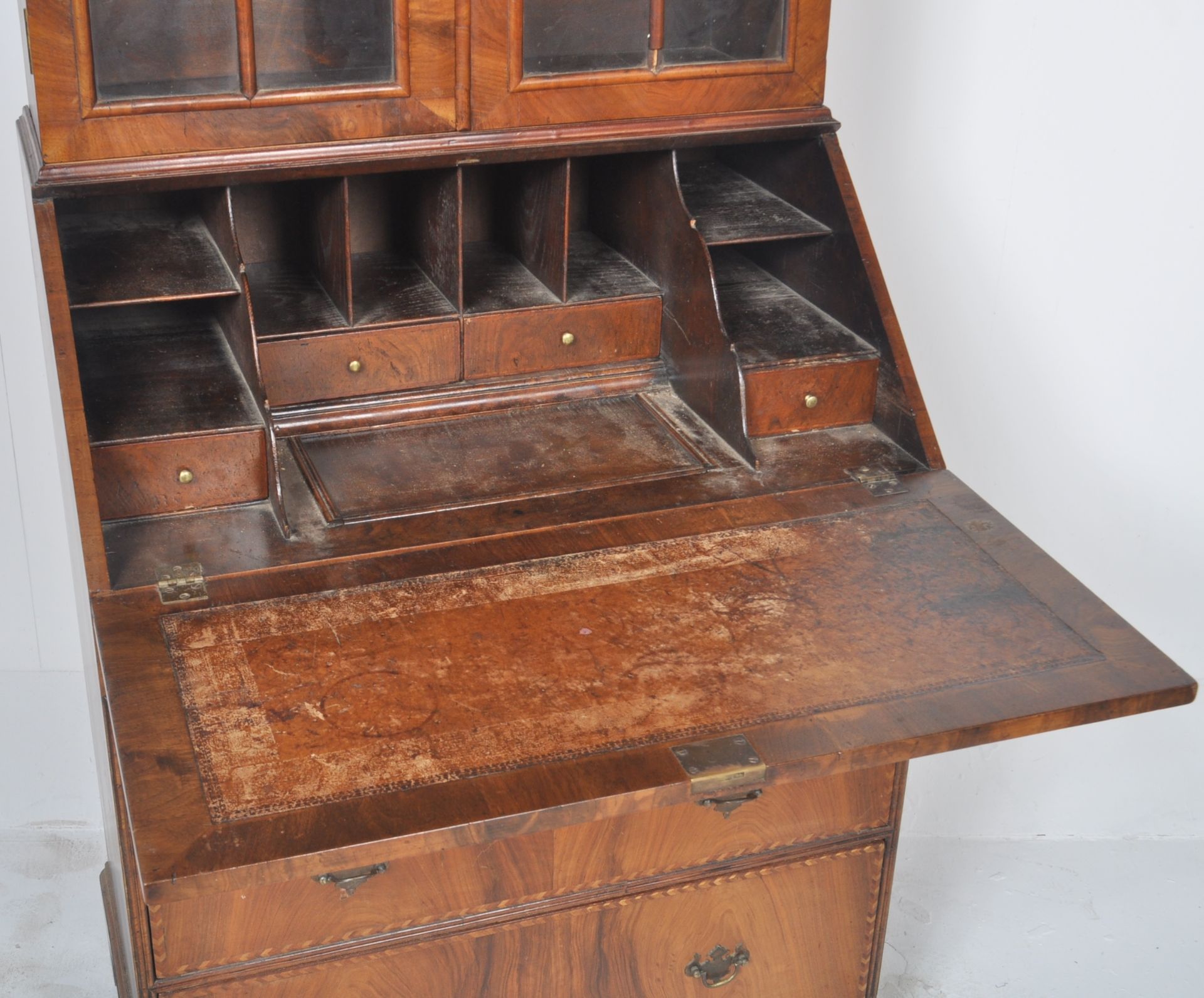 20TH CENTURY QUEEN ANNE WALNUT BUREAU BOOKCASE - Bild 5 aus 13