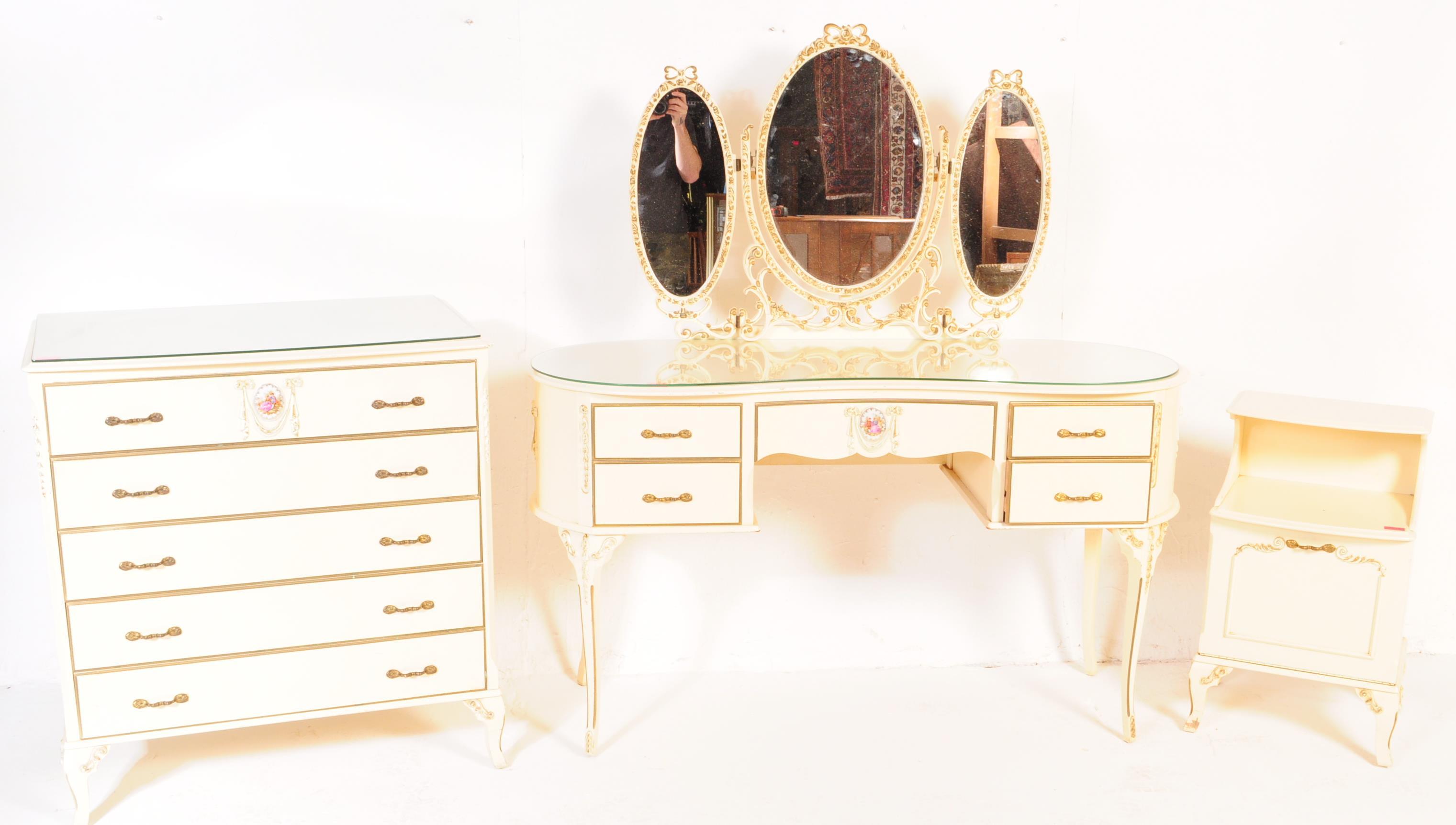 20TH CENTURY LOUIS XV STYLE DRESSING TABLE AND BEDSIDE - Image 2 of 6