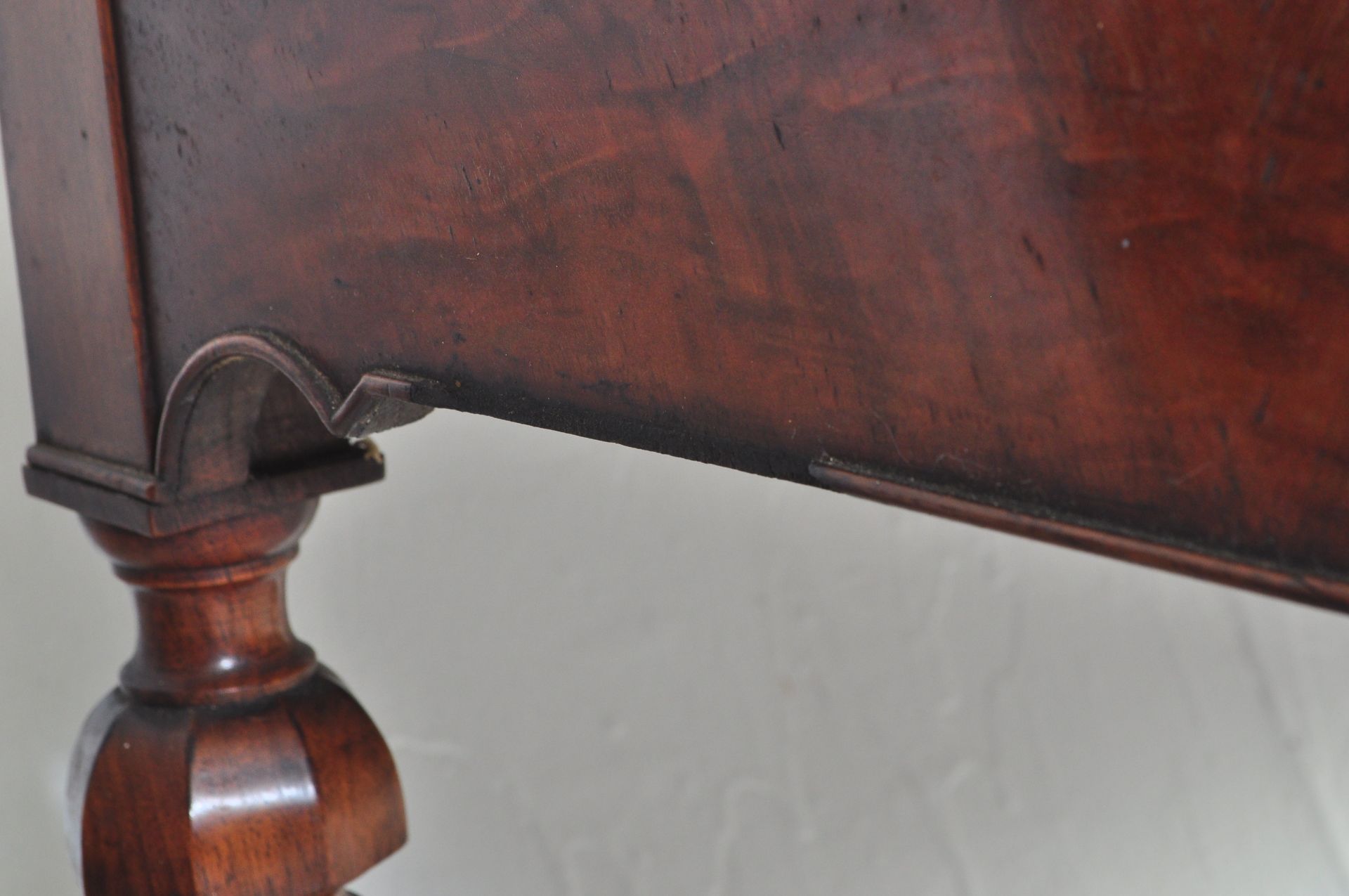 WARING & GILLOWS QUEEN ANNE REVIVAL WALNUT SIDEBOARD - Image 8 of 8