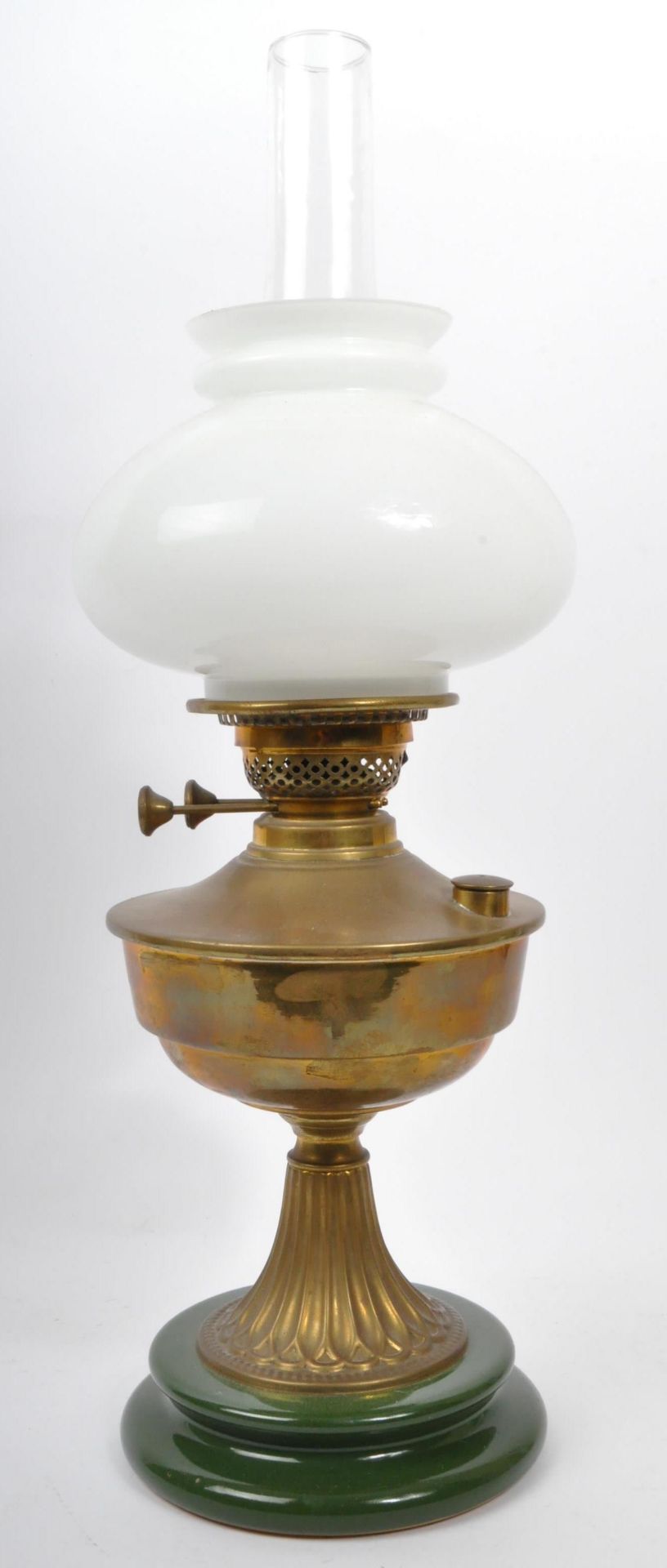 VICTORIAN 19TH CENTURY GLASS & BRASS OIL LAMP - Image 5 of 5