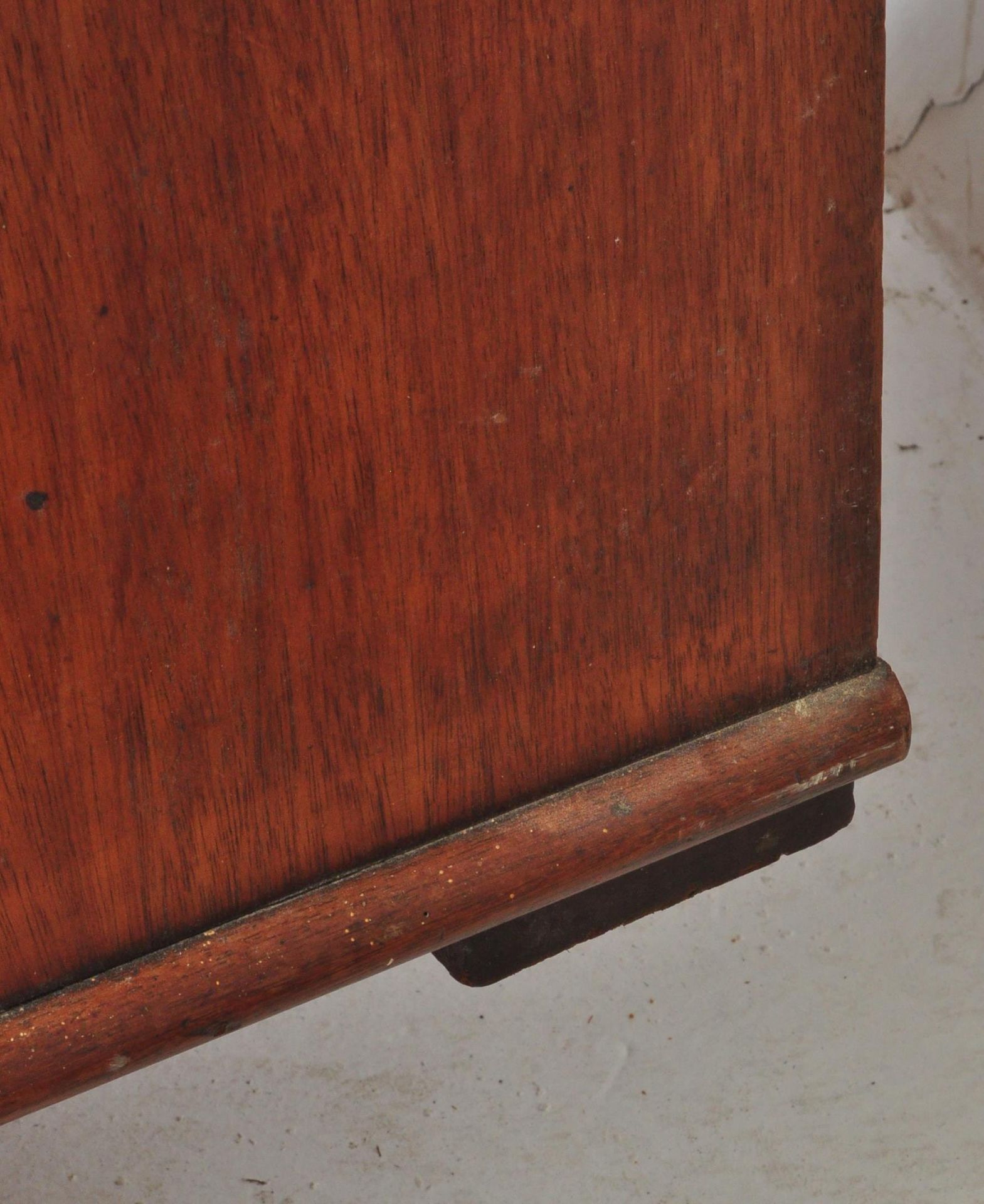 VICTORIAN 19TH CENTURY MAHOGANY BOW FRONT CHEST OF DRAWERS - Image 6 of 8