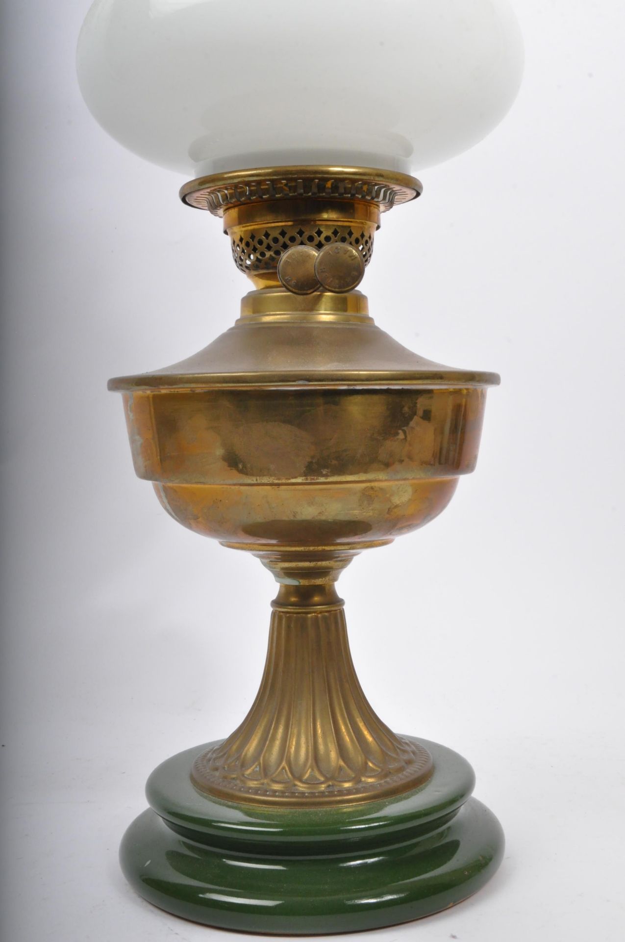 VICTORIAN 19TH CENTURY GLASS & BRASS OIL LAMP - Image 3 of 5