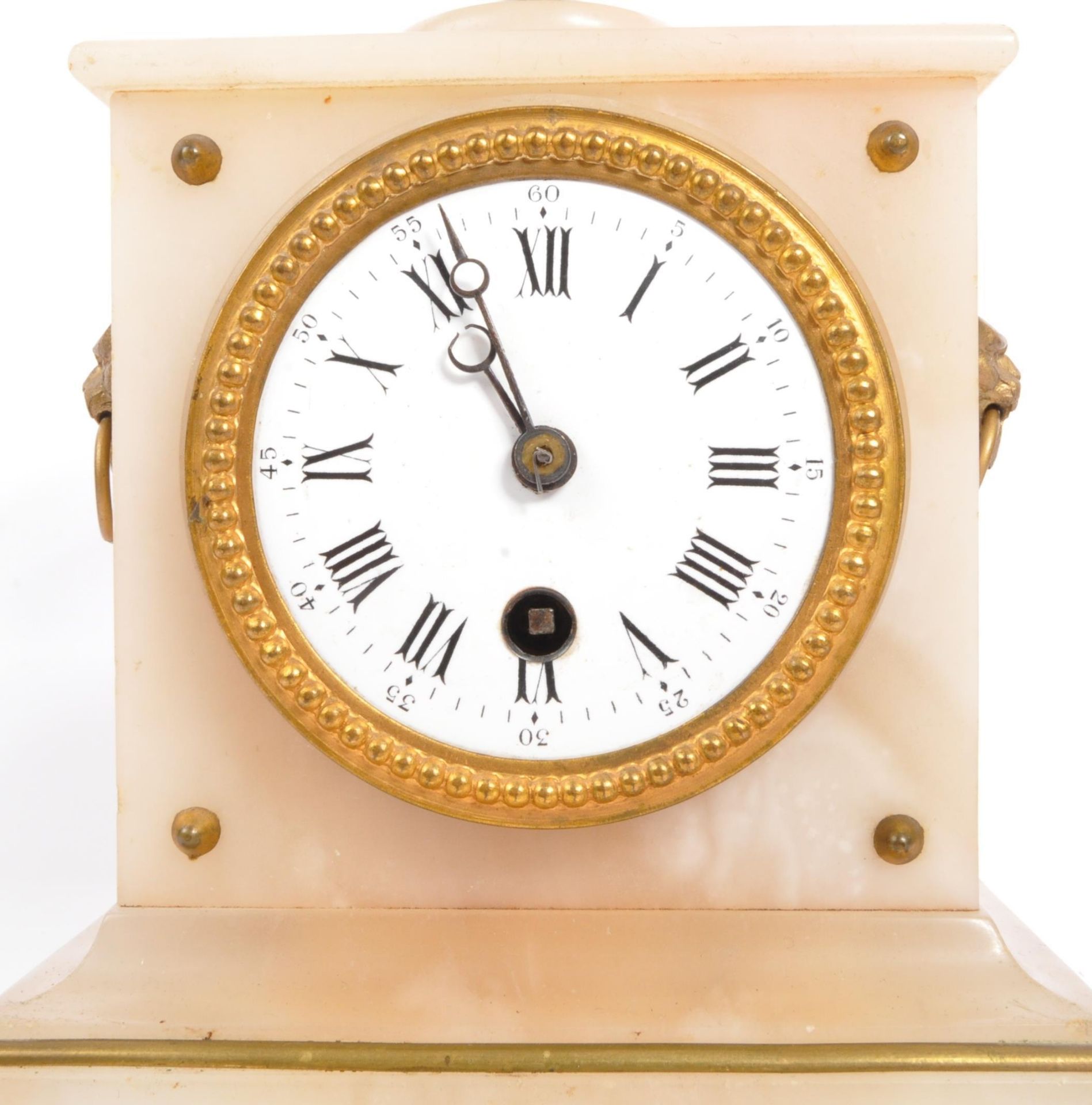 20TH CENTURY FRENCH STYLE ONYX 24HRS URN TOP MANTEL CLOCK - Image 3 of 5
