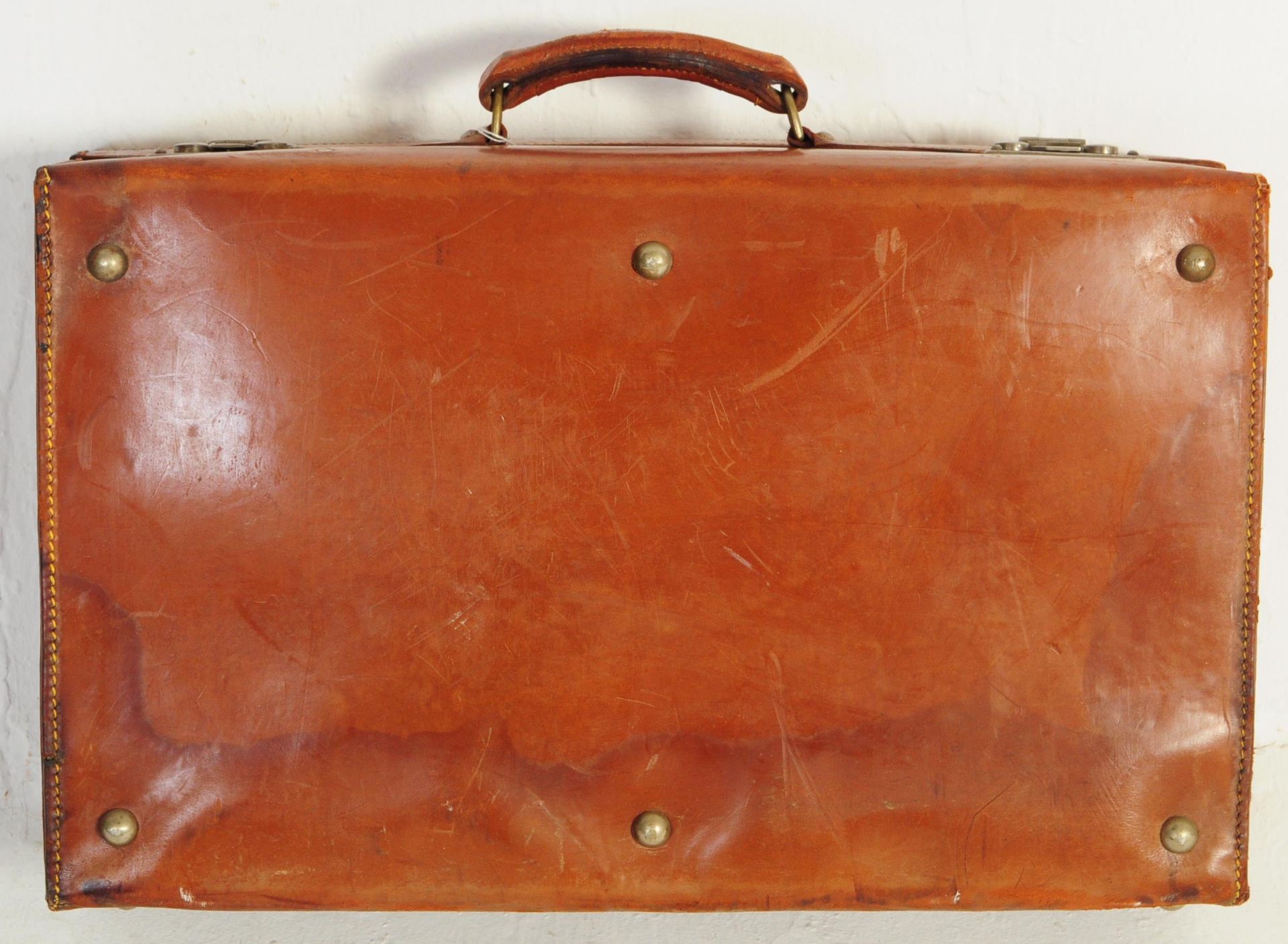 VINTAGE 1950S TAN LEATHER SUITCASE - Bild 5 aus 5