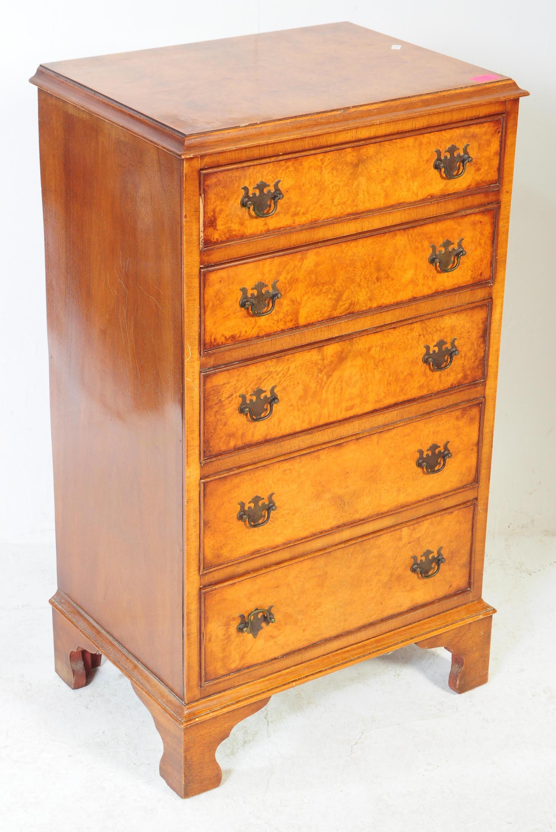 QUEEN ANNE REVIVAL BACHELORS PEDESTAL CHEST OF DRAWERS - Image 2 of 6