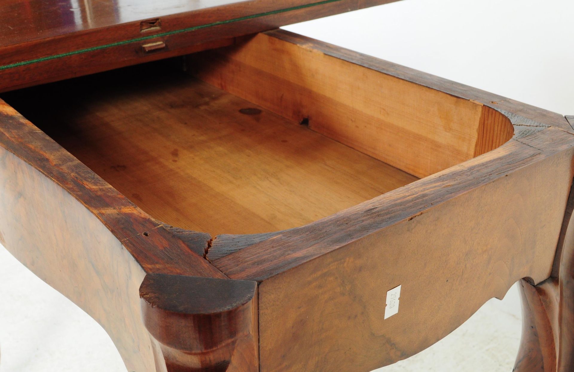 19TH CENTURY VICTORIAN MAHOGANY CARD TABLE - Image 5 of 5