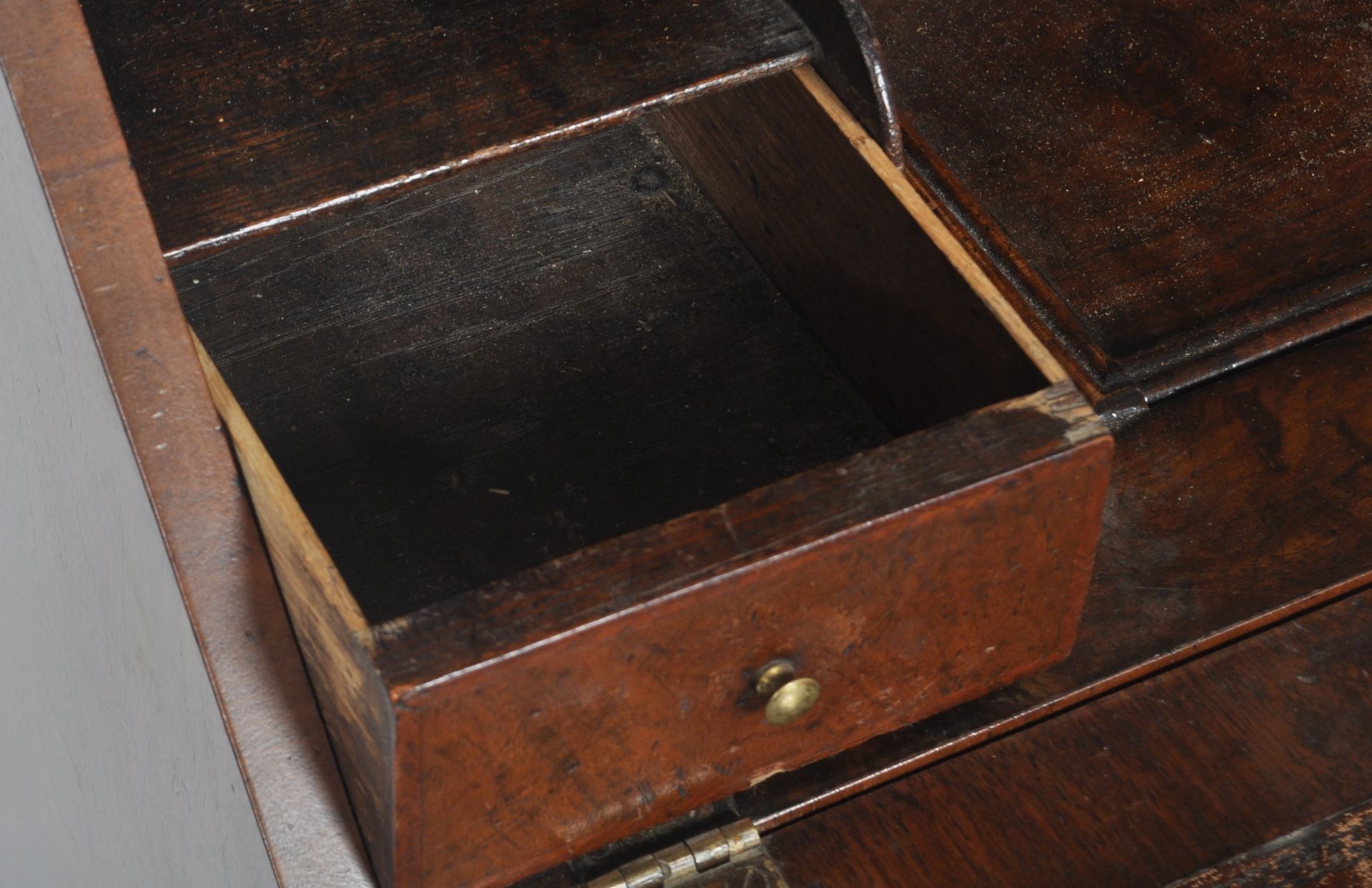 20TH CENTURY QUEEN ANNE WALNUT BUREAU BOOKCASE - Bild 7 aus 13