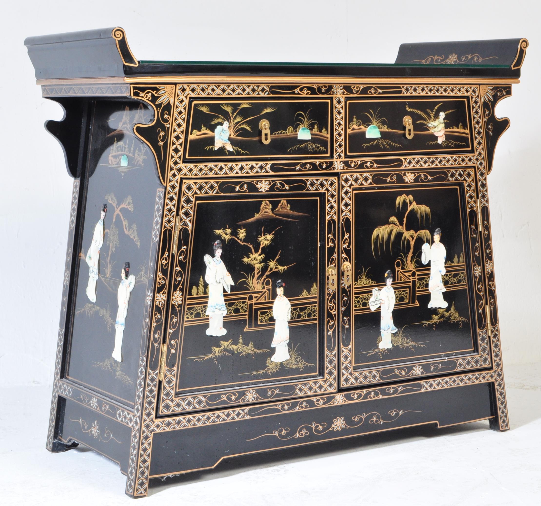 20TH CENTURY CHINESE BLACK LACQUER & CHINOISERIE SIDEBOARD