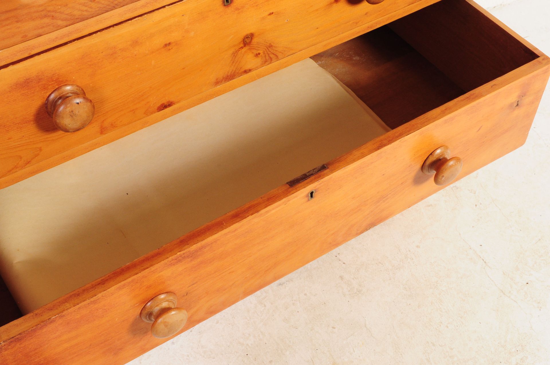 19TH CENTURY PINE CHEST OF DRAWERS - Image 5 of 6