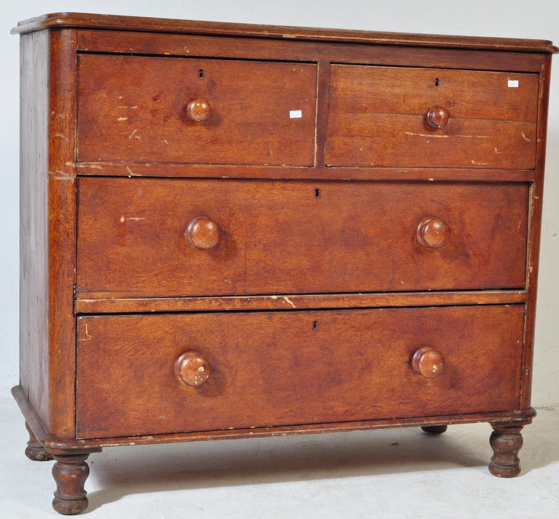 19TH CENTURY MAHOGANY CHEST OF DRAWERS