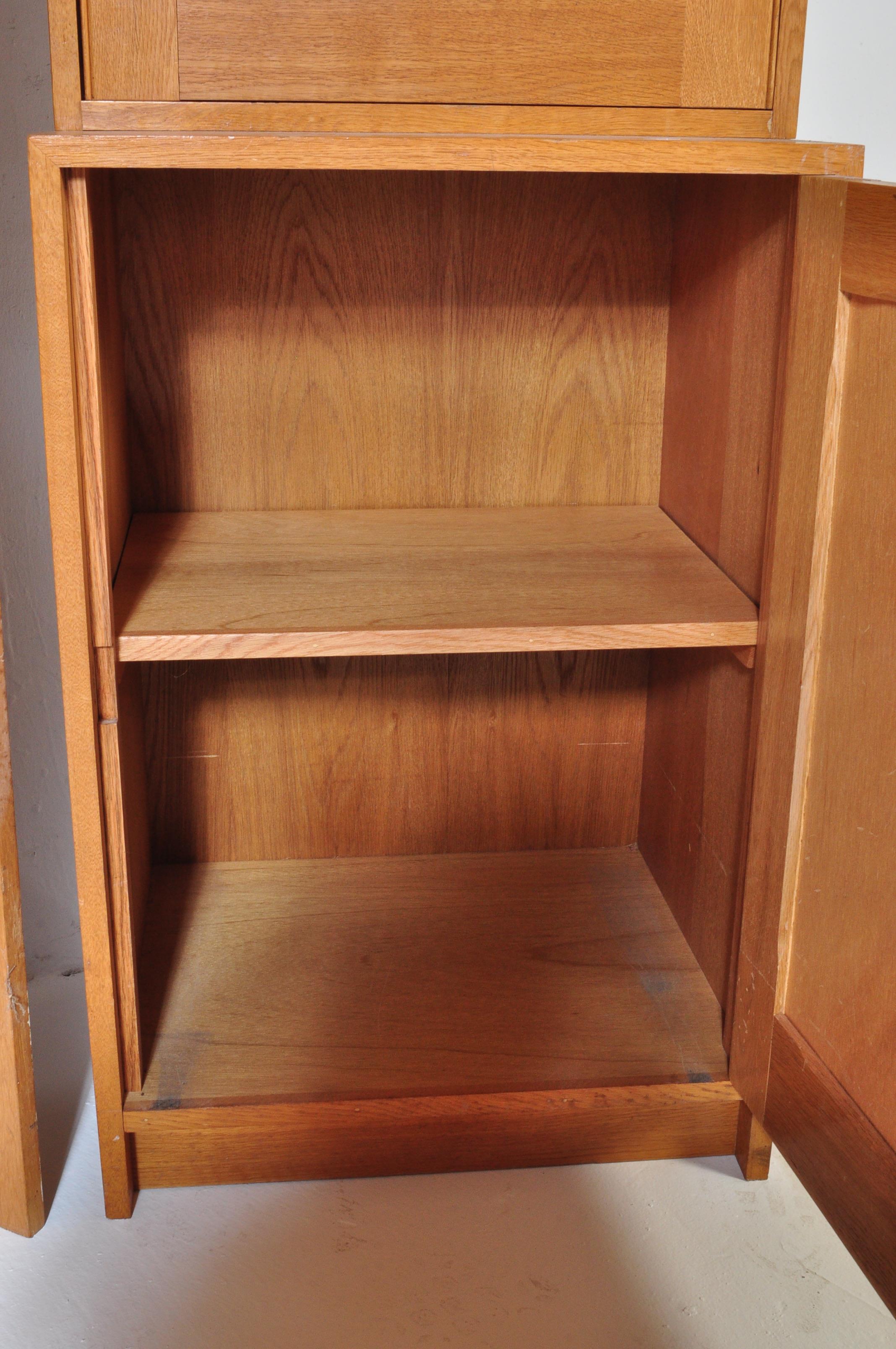 CONTEMPORARY OAK PEDESTAL DISPLAY CABINET & BOOKCASE - Image 2 of 7