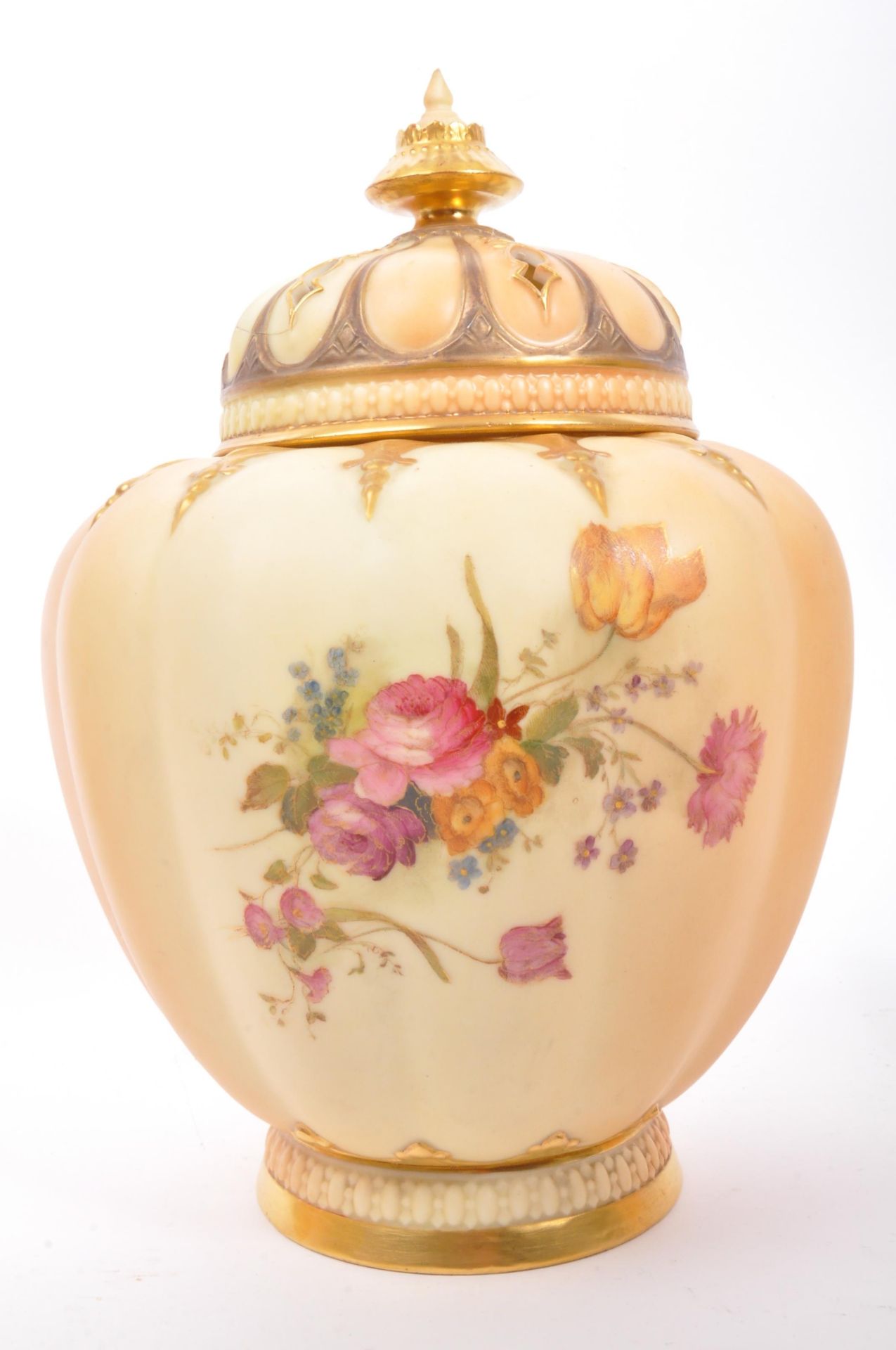 ROYAL WORCESTER EARLY 20TH CENTURY BONE CHINA LIDDED URN - Image 4 of 7