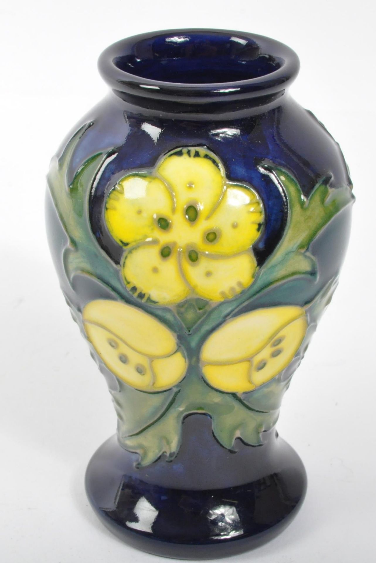 MID 20TH CENTURY MOORCROFT POTTERY BUTTERCUP VASE - Bild 4 aus 4