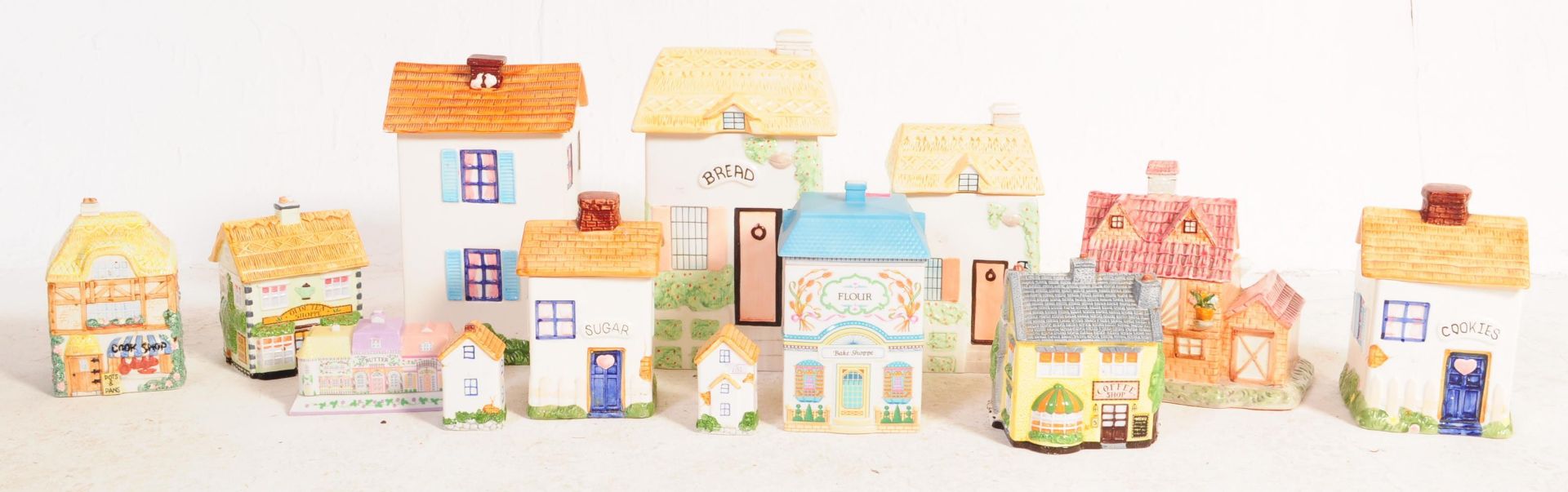 COLLECTION OF 20TH CENTURY COOKIE / BISCUIT JAR HOUSES