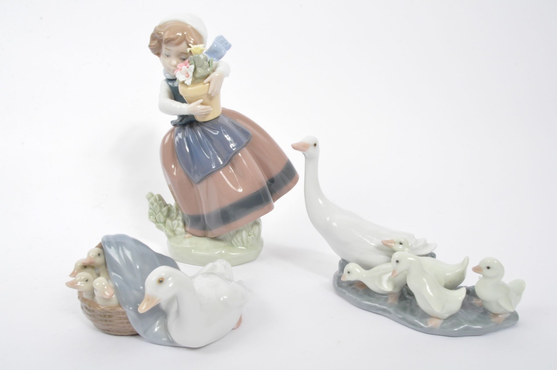 COLLECTION OF FIVE SPANISH PORCELAIN LLARDO NAO FIGURINES - Bild 2 aus 6