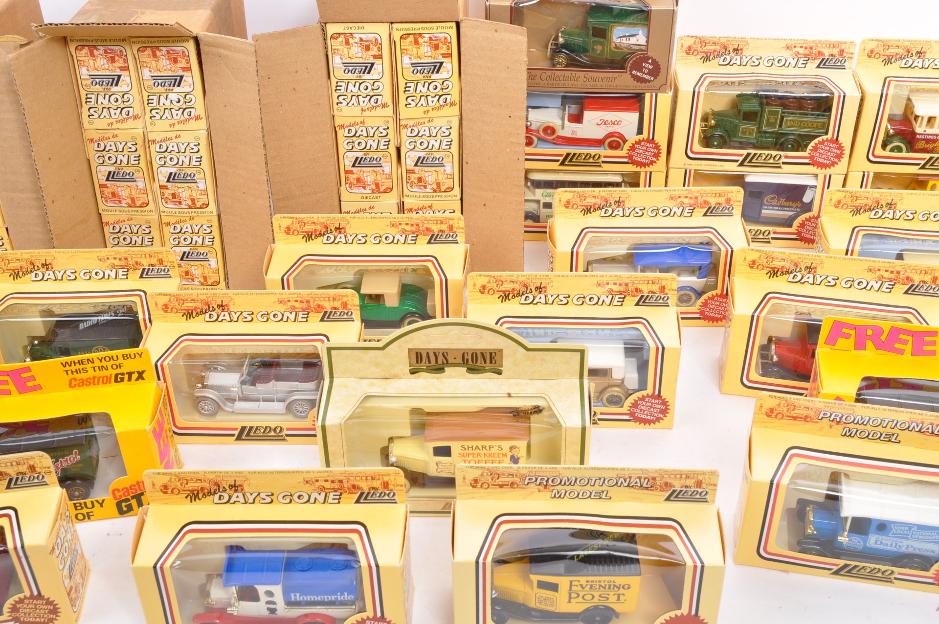 COLLECTION OF VINTAGE LLEDO DIE CAST TOY CARS - Image 3 of 5