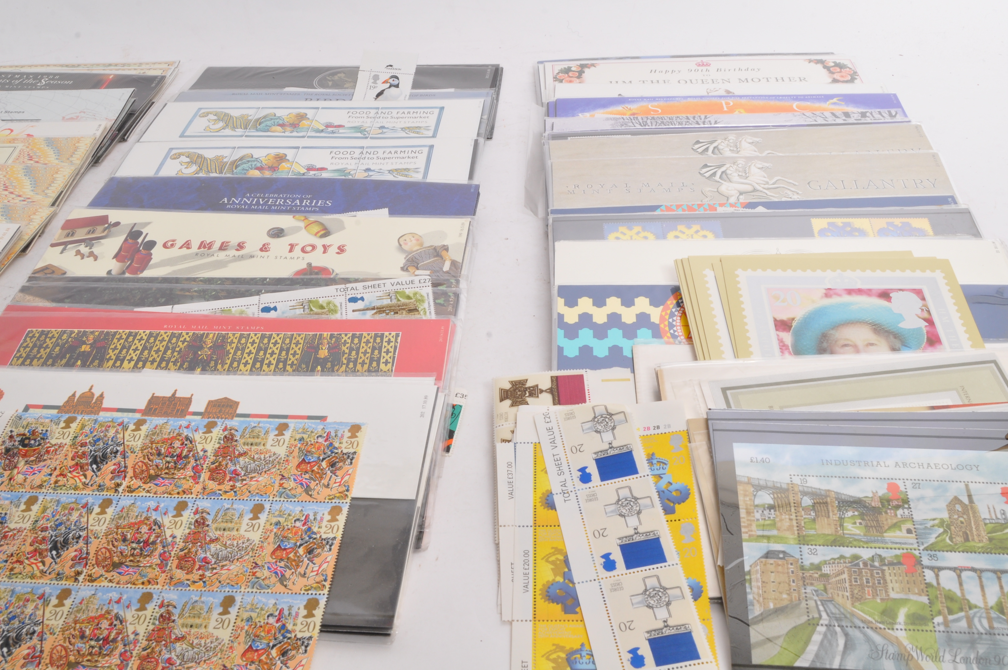 LARGE COLLECTION OF UK COMMEMORATIVE PRESENTATION PACKS - Image 2 of 12