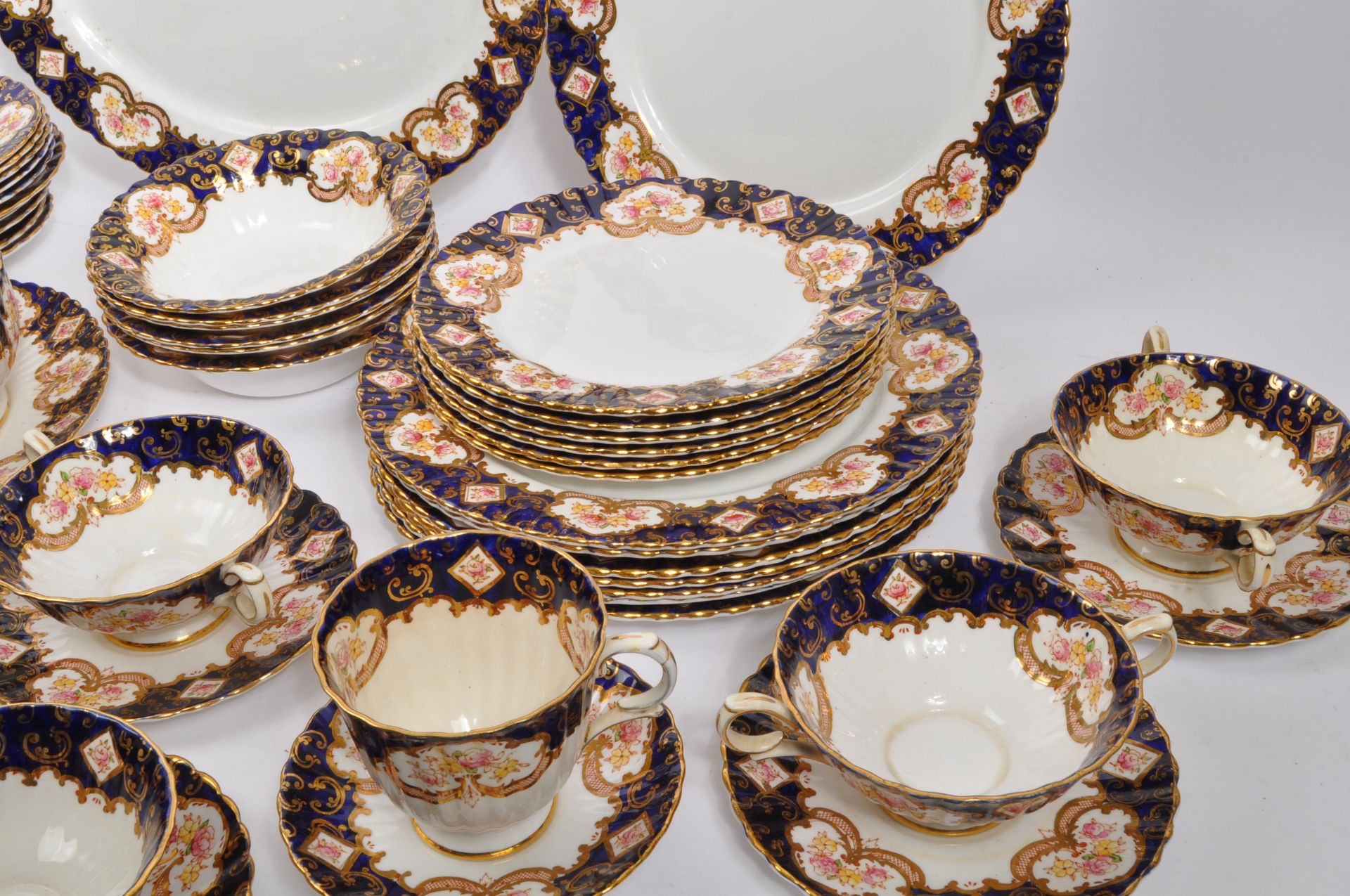 1930S ROYAL STAFFORD HERITAGE DINNER & TEA SERVICE - Bild 2 aus 6