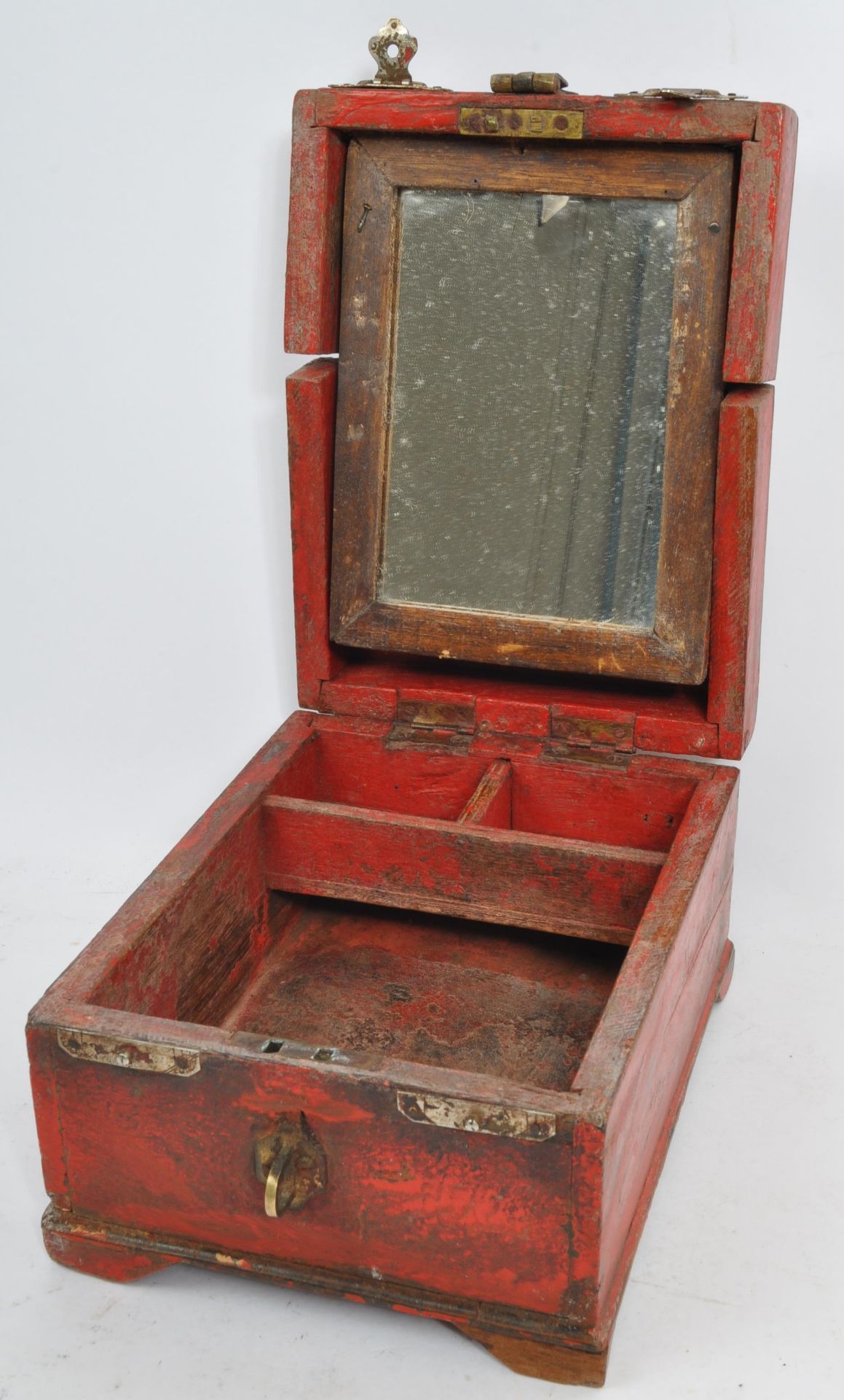 THREE 19TH CENTURY CHINESE LACQUERED JEWELLERY BOXES - Image 8 of 11