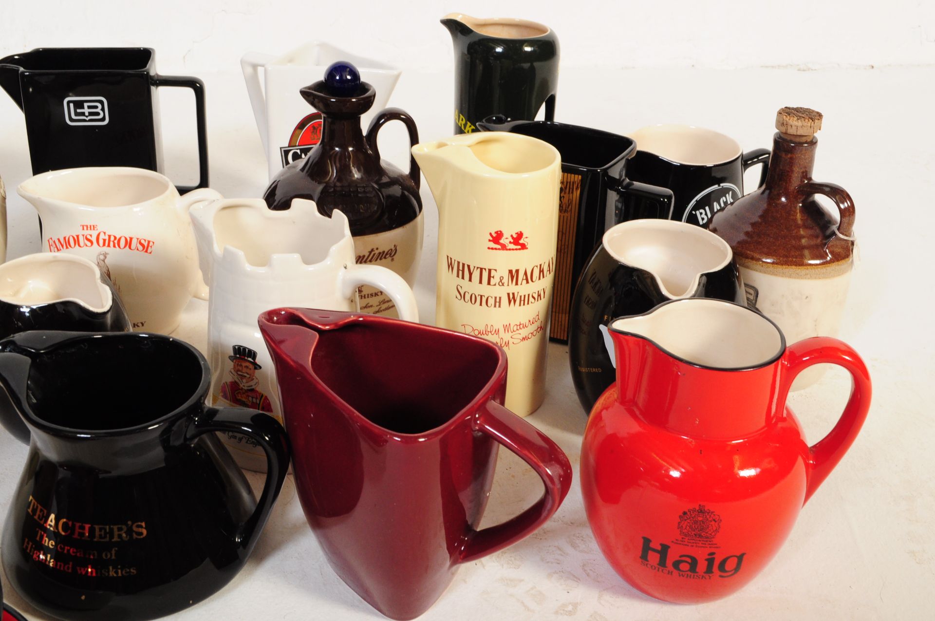 LARGE COLLECTION OF RETRO WHISKEY JUGS - Image 5 of 7