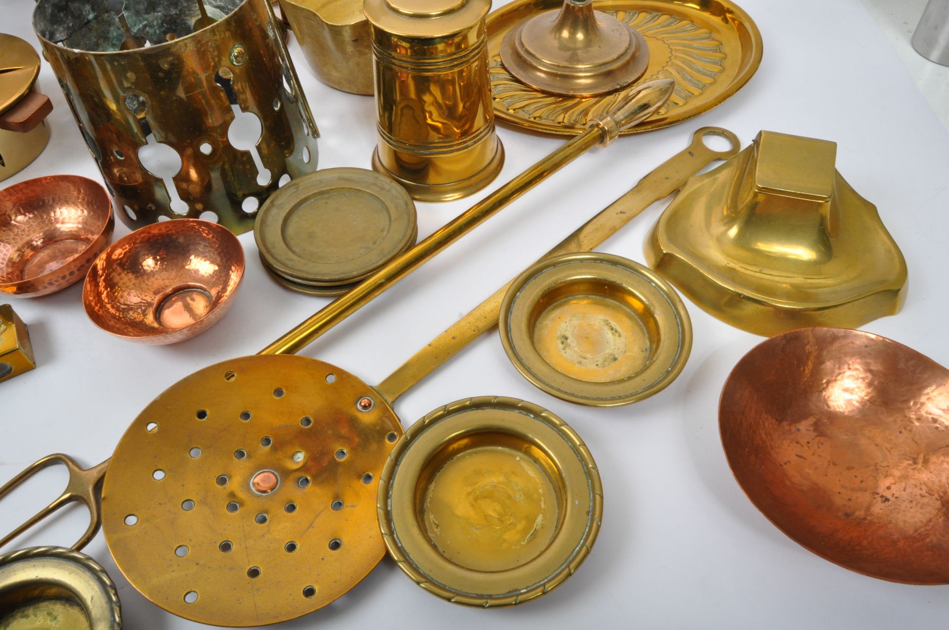 LARGE COLLECTION OF 19TH CENTURY & LATER BRASS & COPPER - Image 4 of 7