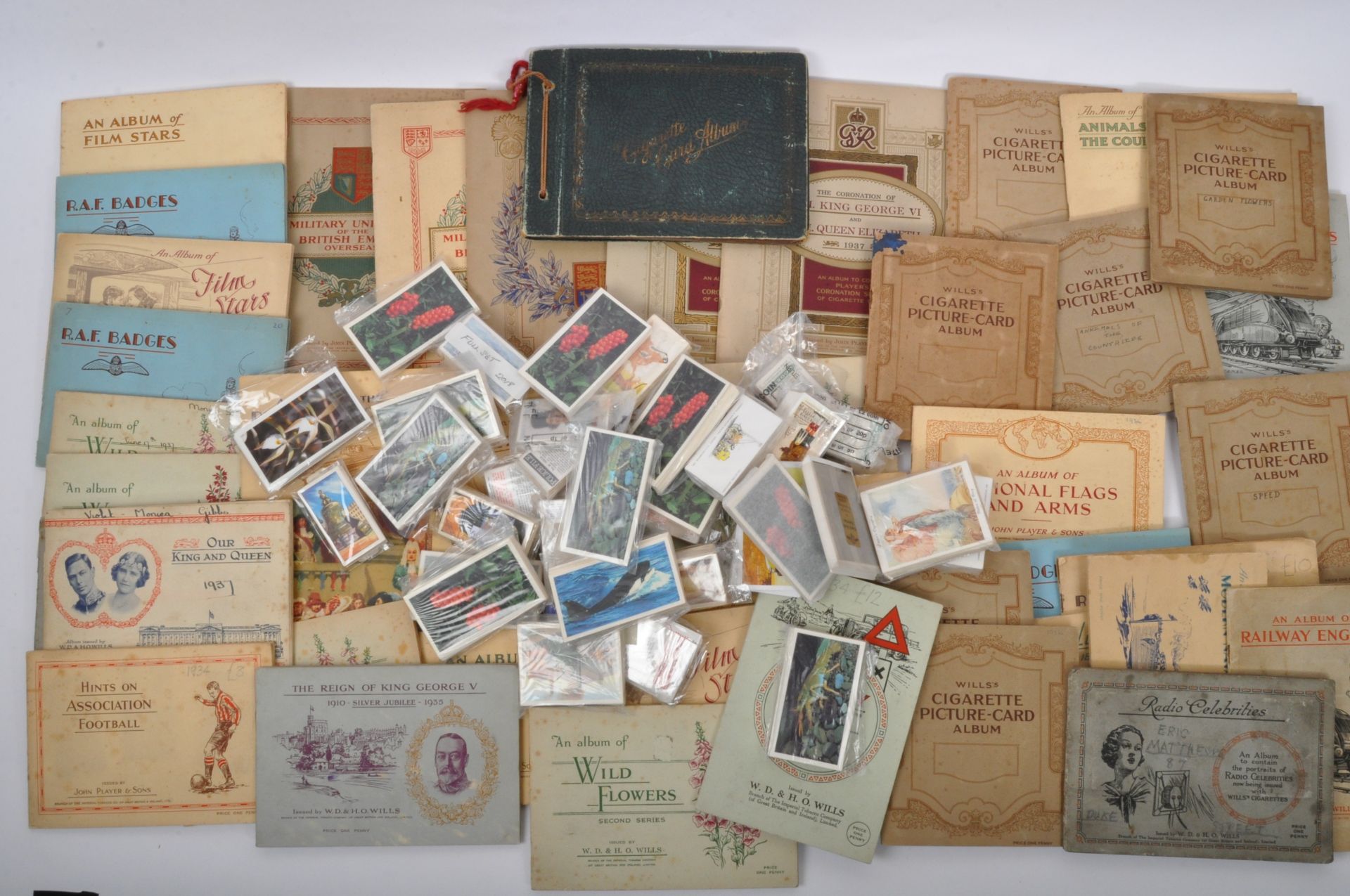 LARGE COLLECTION CIGARETTE CARDS - VARIOUS TOPICS