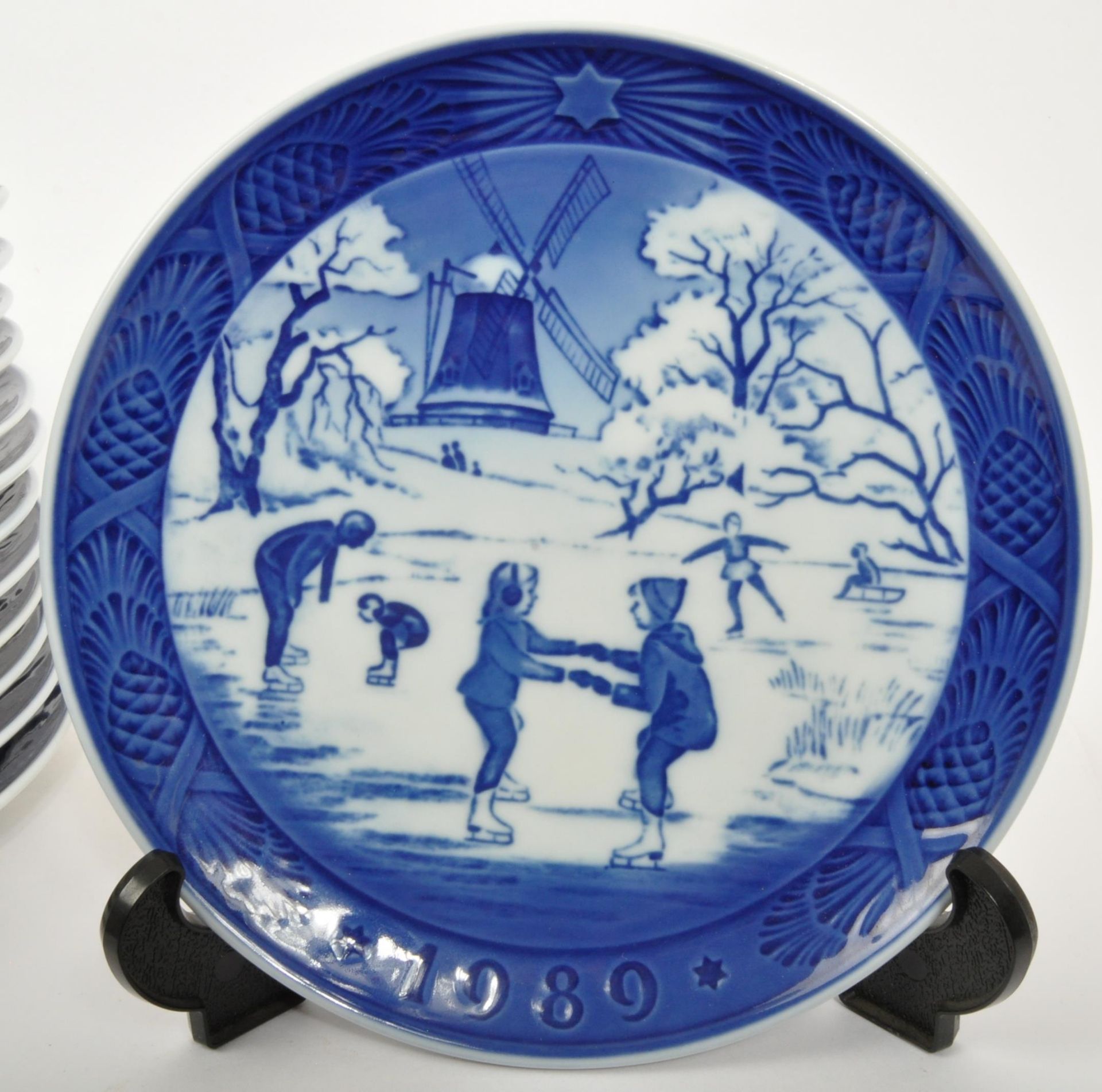 COLLECTION OF ROYAL COPENHAGEN CHRISTMAS PLATES - Image 4 of 7