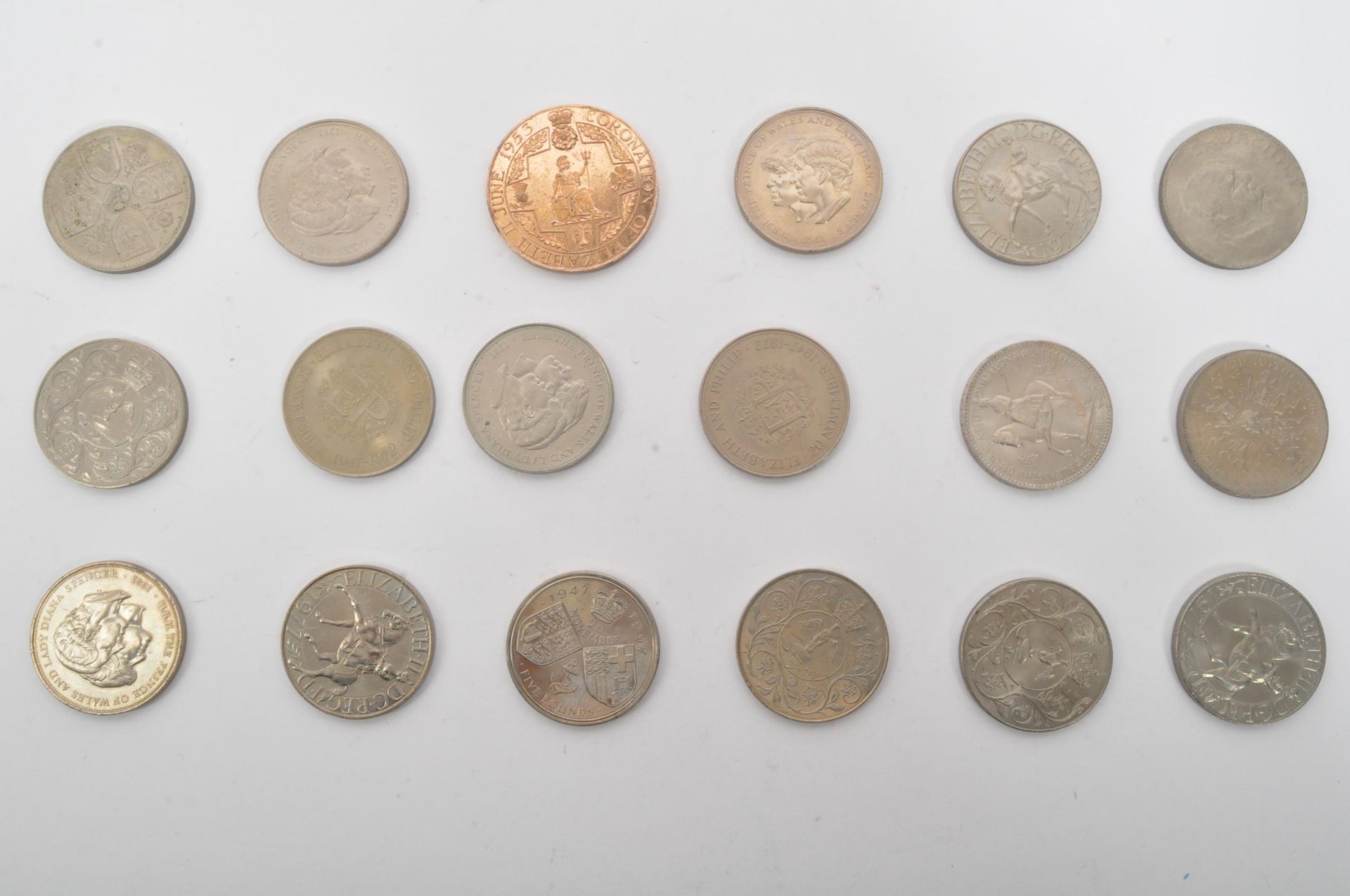 COLLECTION OF BRITISH COINS - CROWN COINS - ELIZABETH II - Image 5 of 5