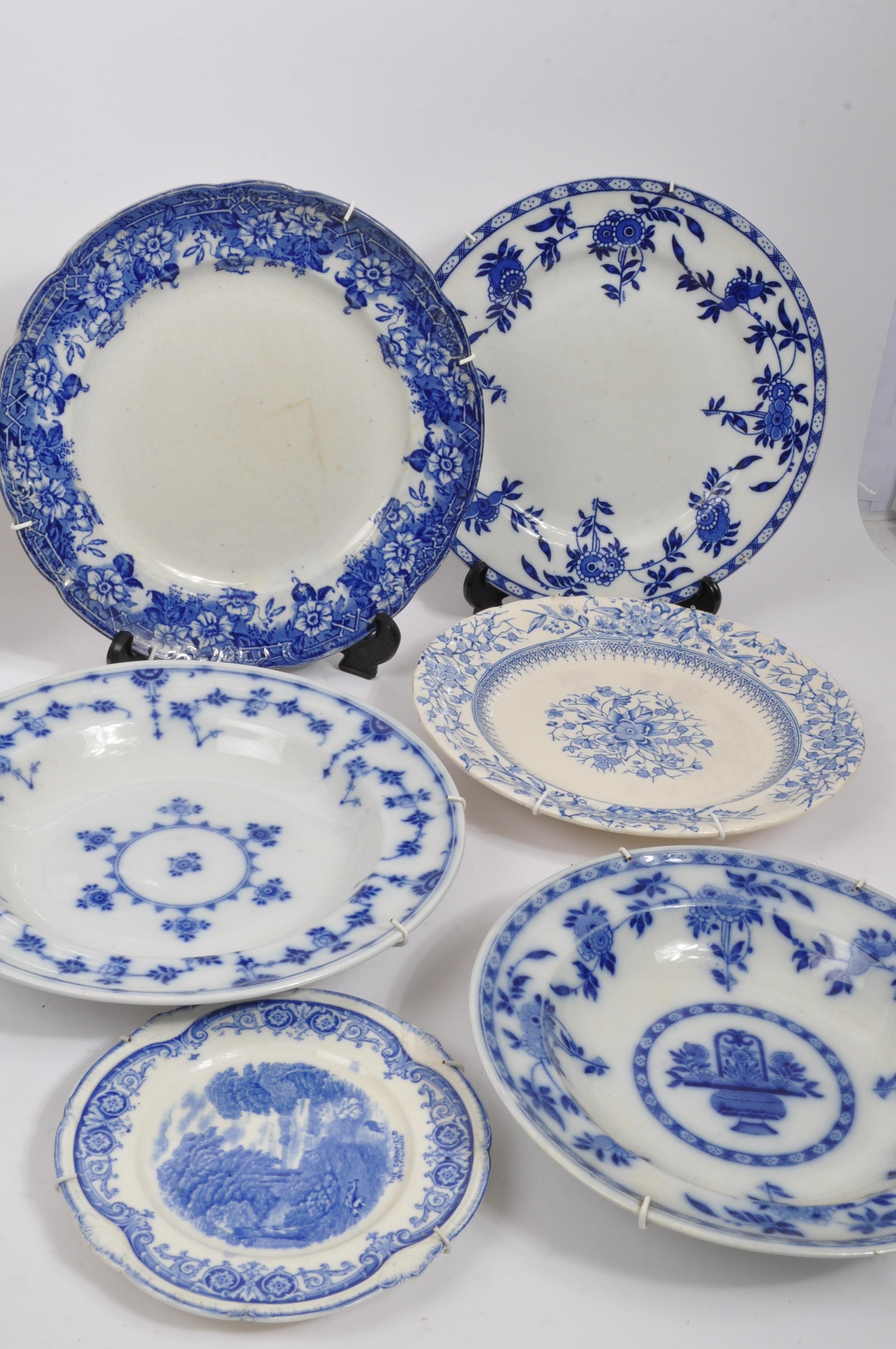 LARGE COLLECTION VICTORIAN & LATER BLUE & WHITE CABINET PLATES - Image 4 of 8