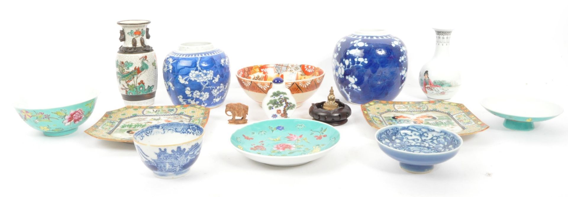 LARGE COLLECTION OF CHINESE PORCELAIN & CERAMIC ITEMS