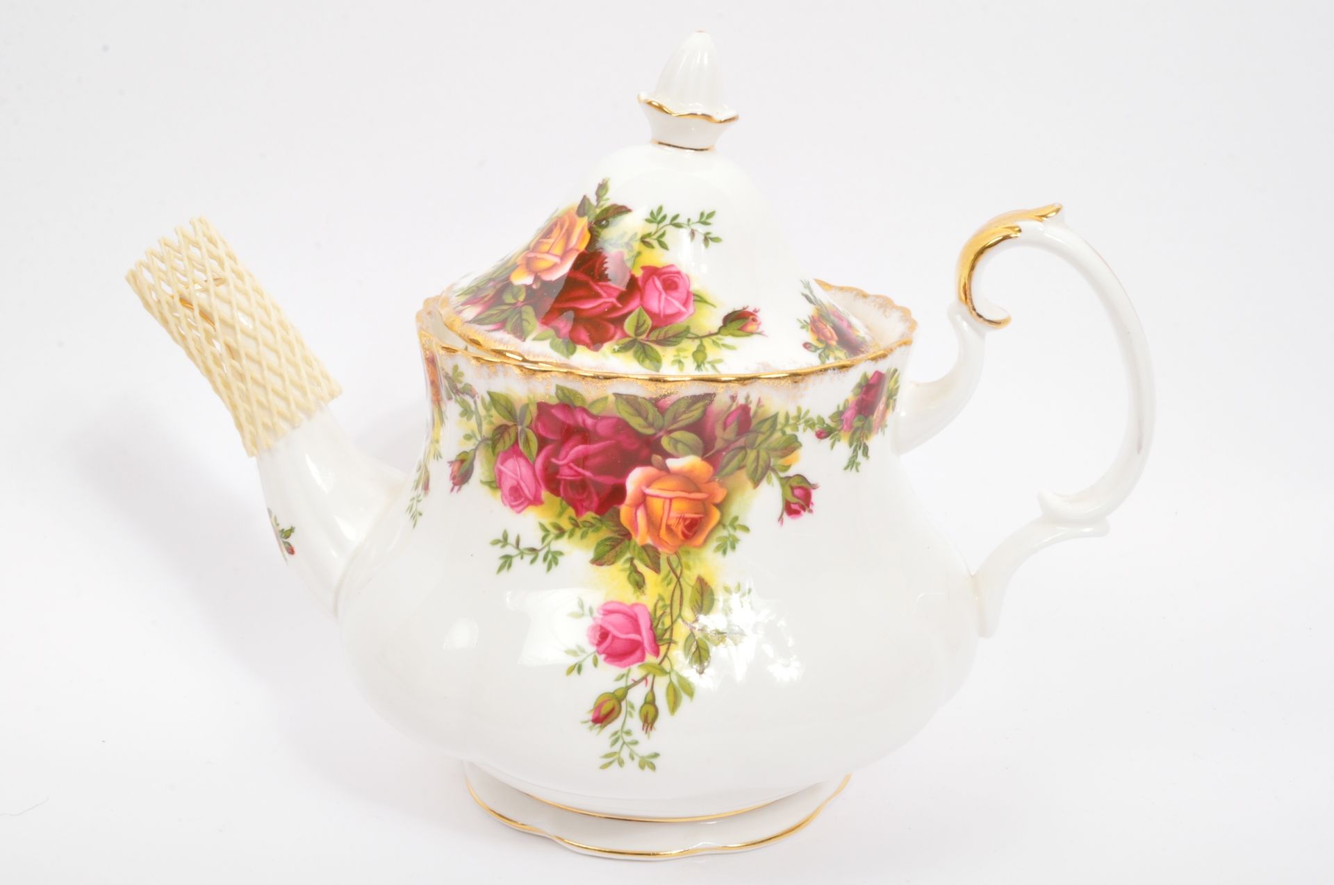 ROYAL ALBERT - OLD COUNTRY ROSES - BONE CHINA TEA SERVICE - Image 6 of 7