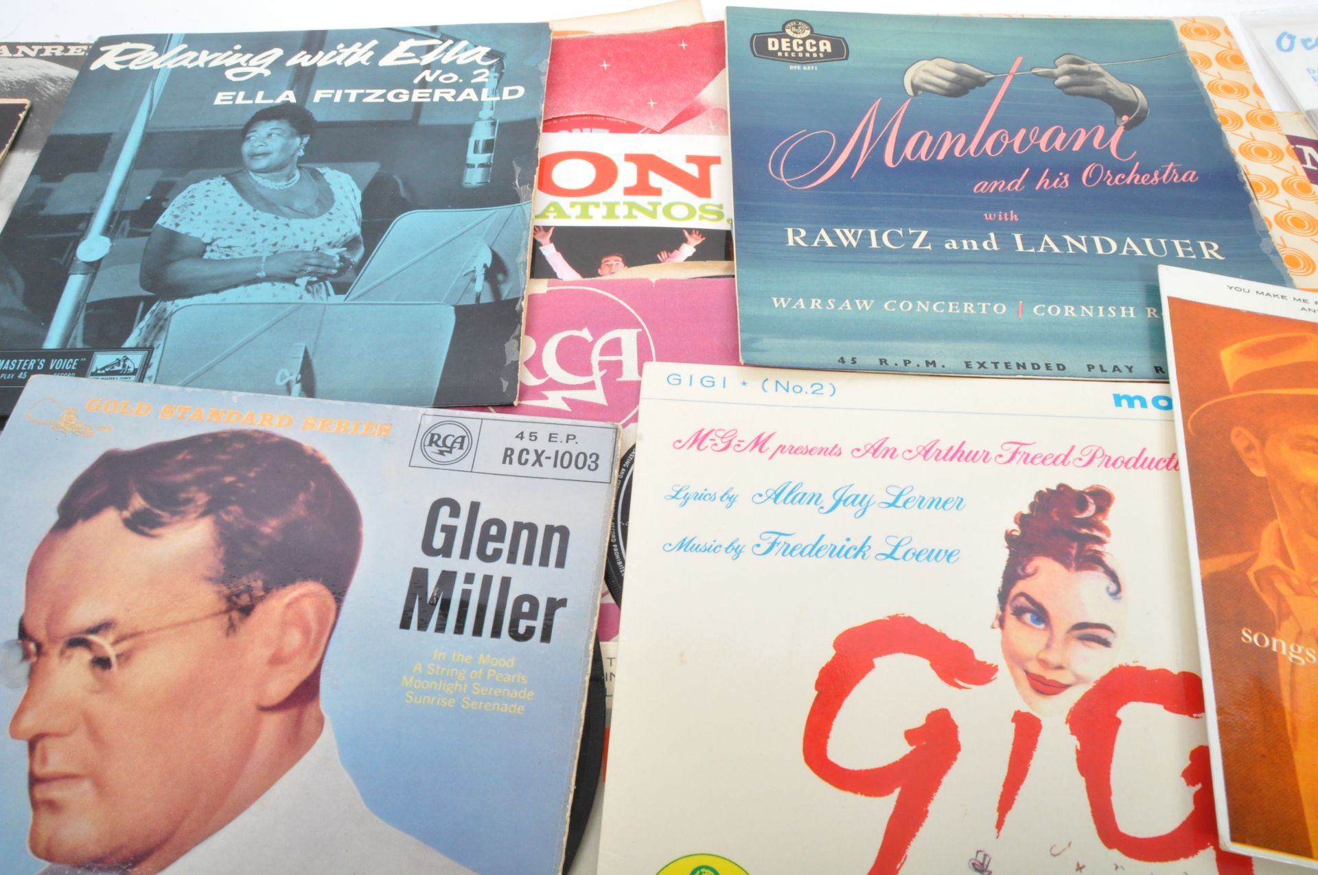 A COLLECTION OF VINTAGE VINYL FORTY FIVE SINGLES - Image 3 of 6