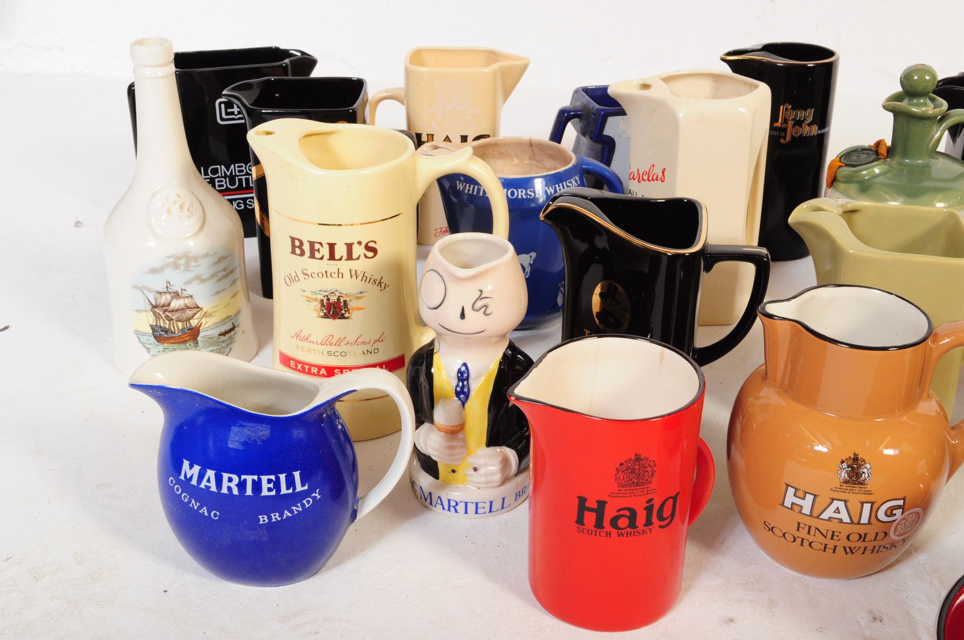 LARGE COLLECTION OF RETRO WHISKEY JUGS - Image 3 of 7
