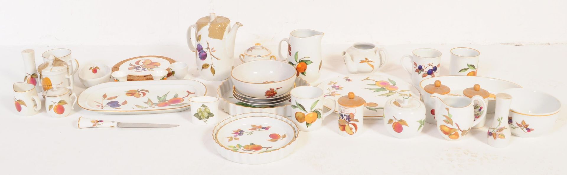 EXTENSIVE ROYAL WORCESTER EVESHAM GOLD DINNER SERVICE - Bild 6 aus 13