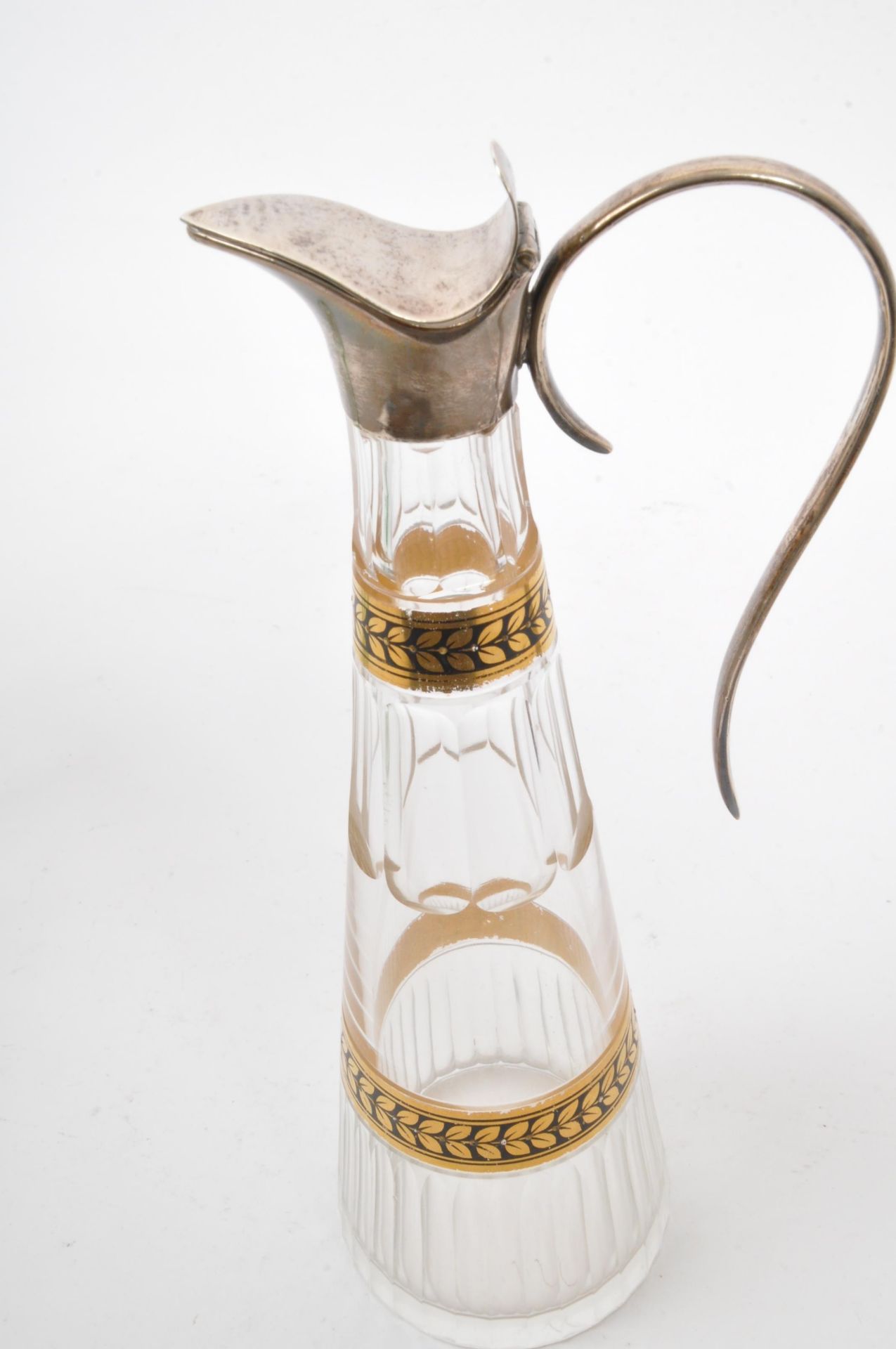 TWO 1900'S DECANTERS & CLARET JUG - GLASS & HALLMARKED SILVER - Bild 4 aus 6