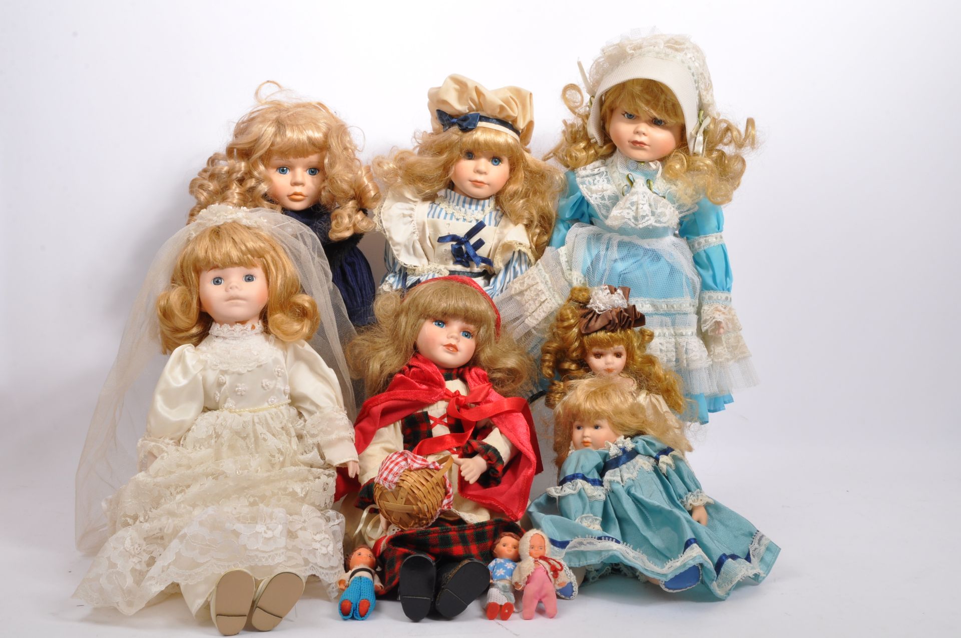 COLLECTION OF VINTAGE PORCELAIN DOLLS