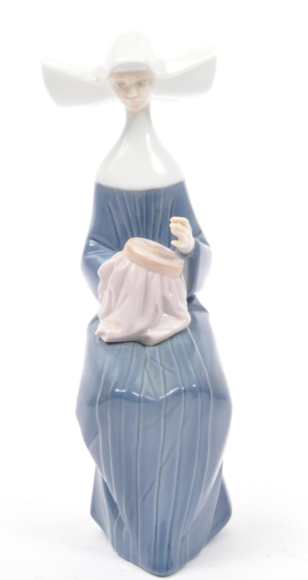 ASSORTMENT OF THREE VINTAGE LLADRO CHINA NUN FIGURES - Image 2 of 5