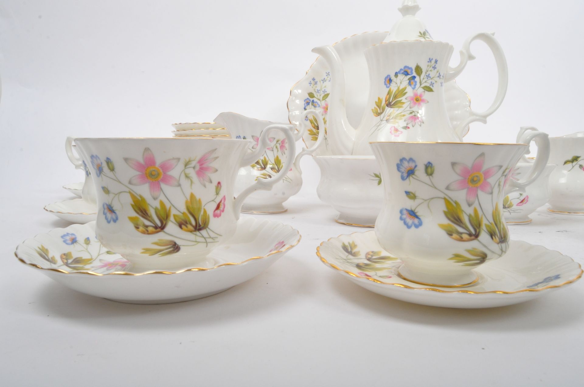 RICHMOND ENGLISH FINE BONE CHINA WILD ANEMONE TEA SET - Image 2 of 6