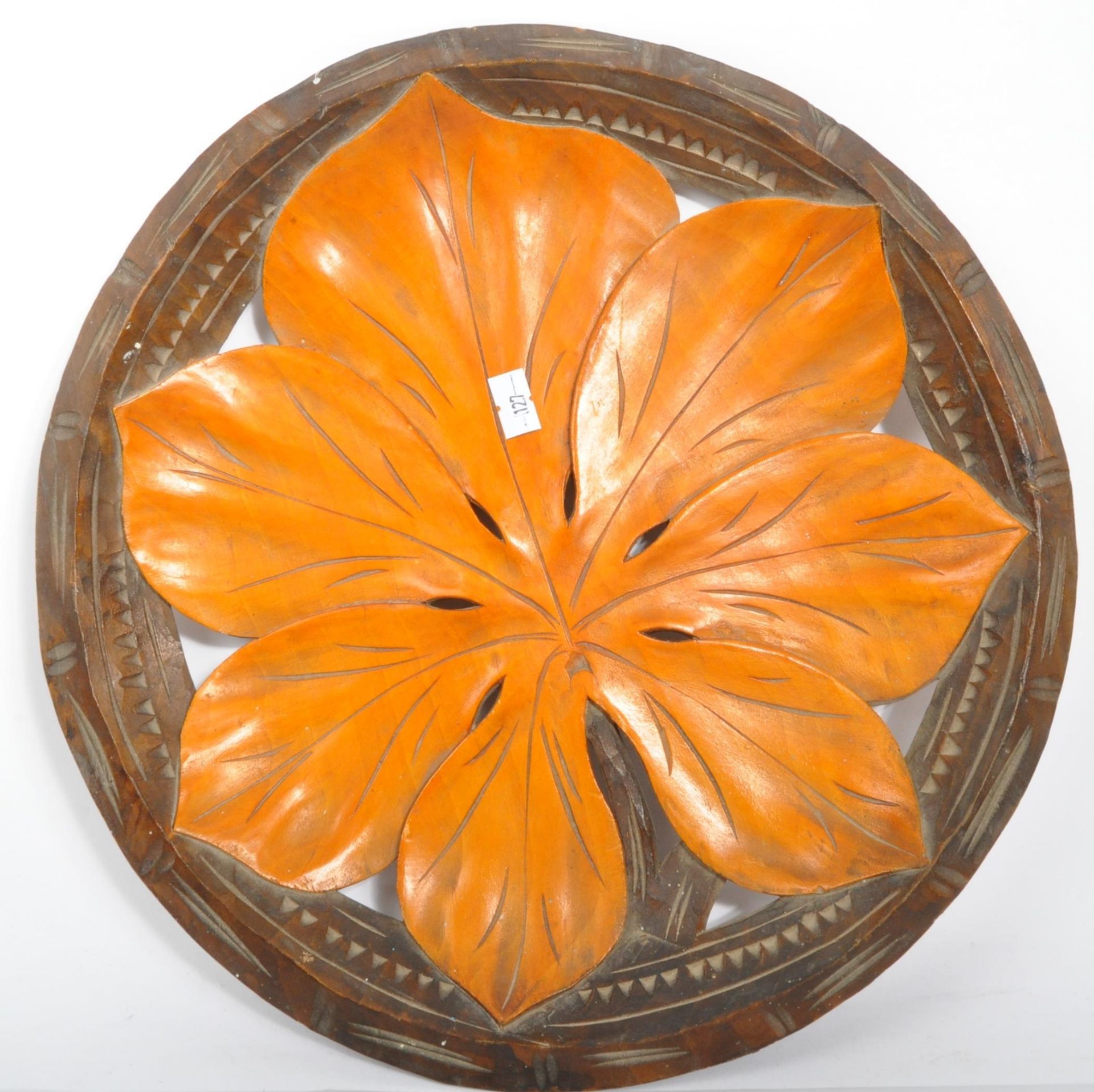 COLLECTION OF VINTAGE 20TH CENTURY CARVED LEAF BOWLS - Image 5 of 6