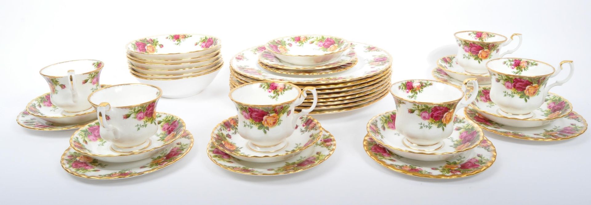 VINTAGE ROYAL ALBERT BONE CHINA 'OLD COUNTRY ROSES' SERVICE