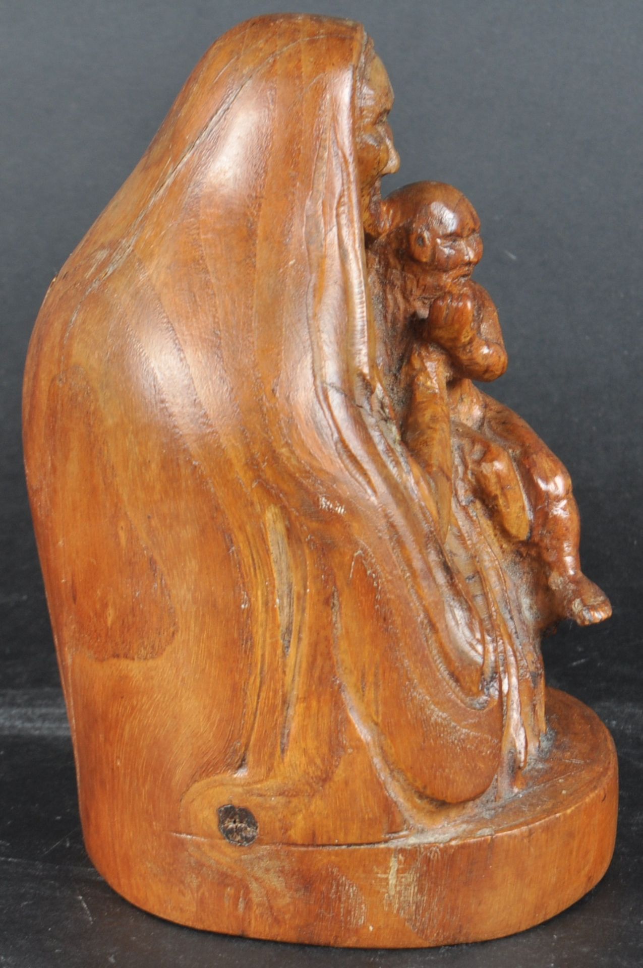 20TH CENTURY WALNUT CARVING OF MARY AND CHILD CHRIST - Bild 4 aus 4