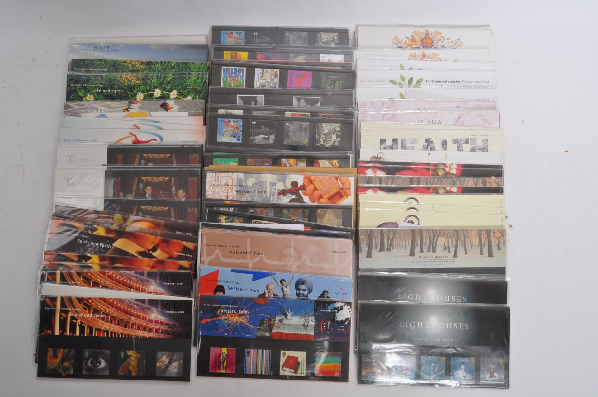 LARGE COLLECTION OF CONTEMPORARY UK MINT PRESENTATION PACKS