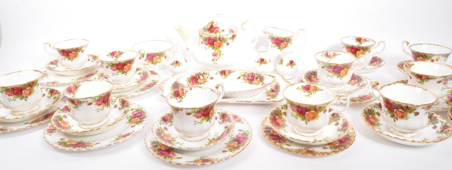 ROYAL ALBERT - OLD COUNTRY ROSES - BONE CHINA TEA SERVICE