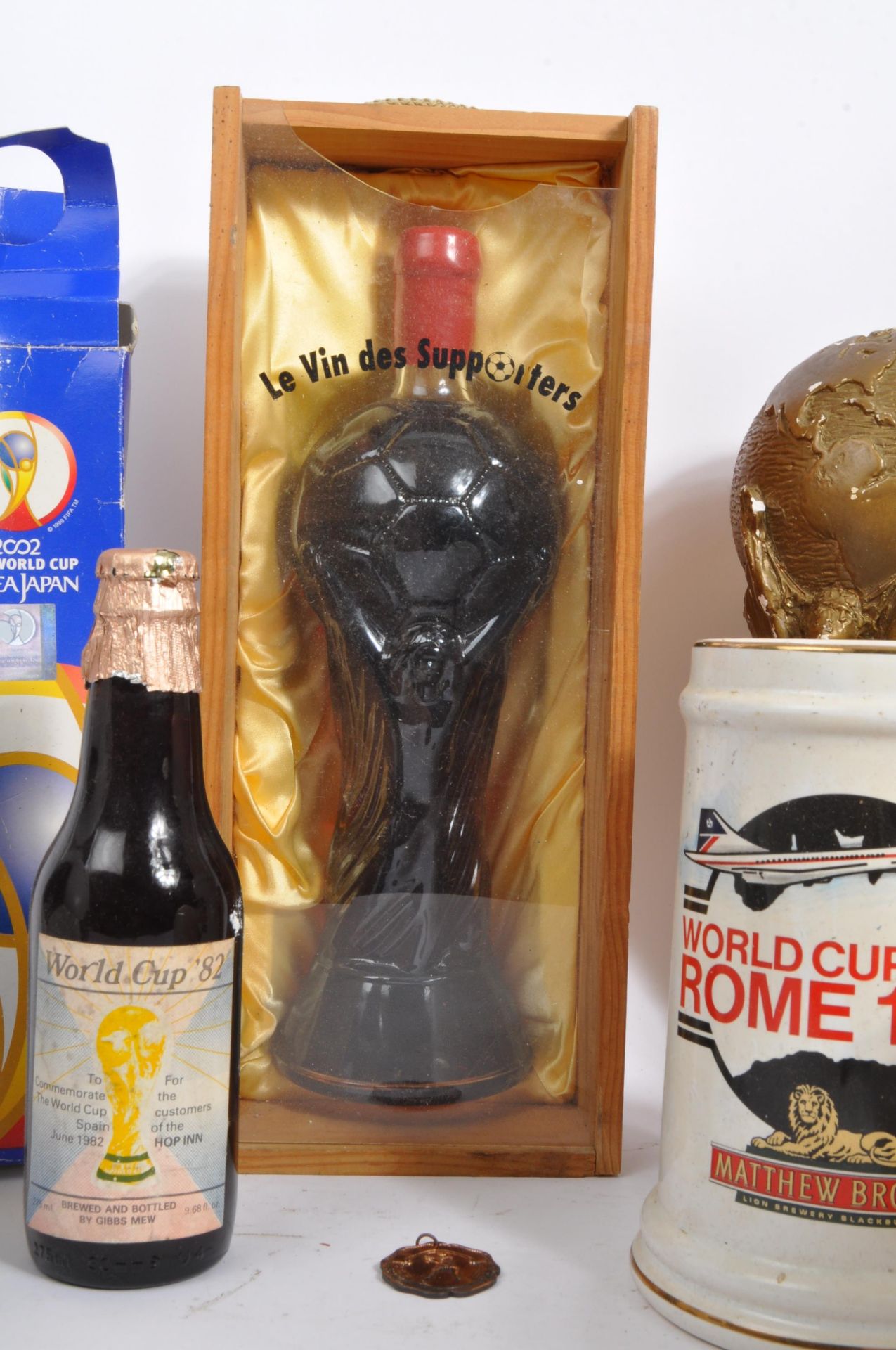 OF SPORTING INTEREST - VINTAGE FOOTBALL WORLD CUP MEMORABILIA - Image 5 of 5