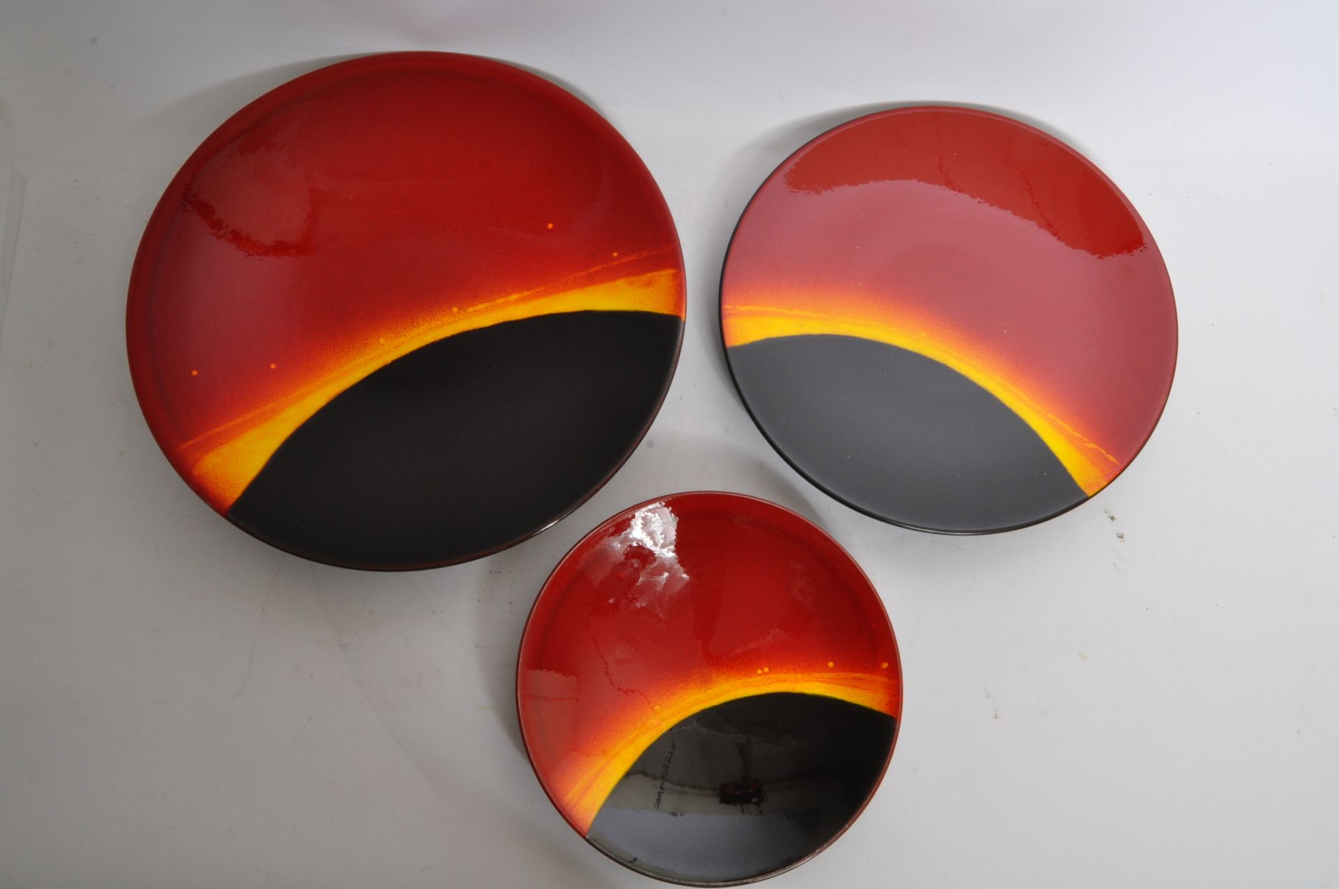 THREE VINTAGE POOLE POTTERY ECLIPSE COLLECTION PLATES - Image 2 of 5