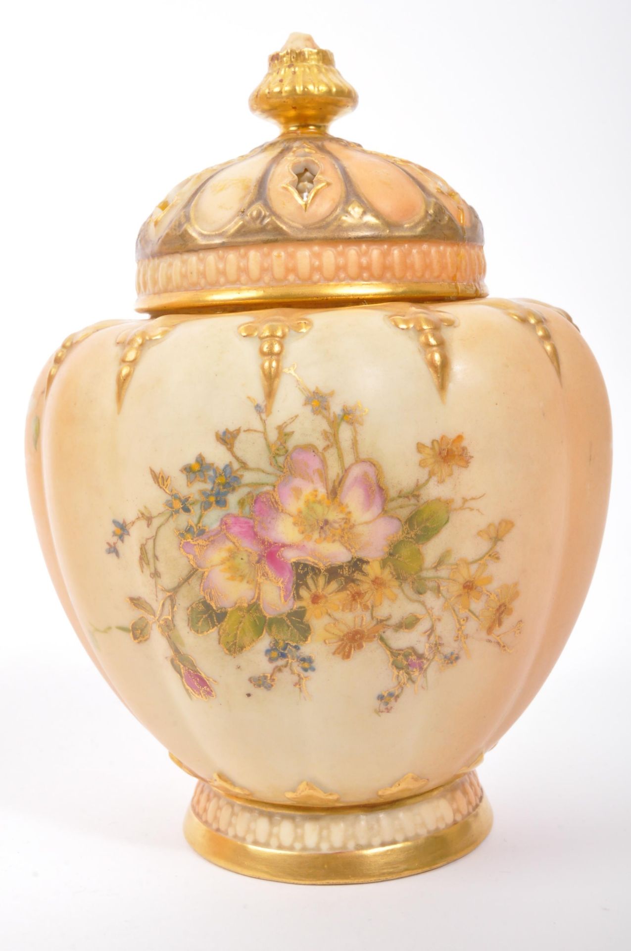 ROYAL WORCESTER EARLY 20TH CENTURY BONE CHINA LIDDED URN - Image 5 of 7