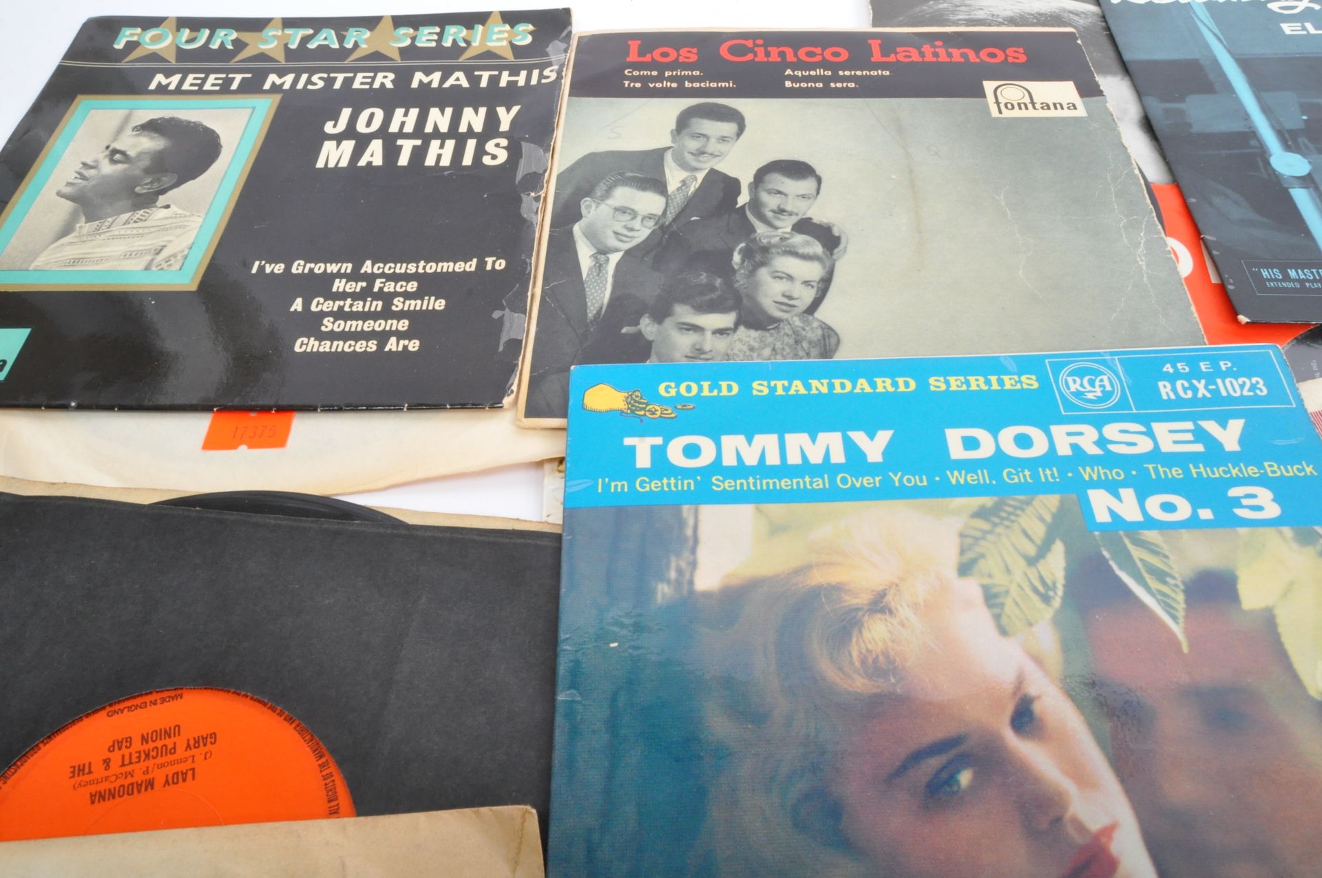 A COLLECTION OF VINTAGE VINYL FORTY FIVE SINGLES - Image 2 of 6