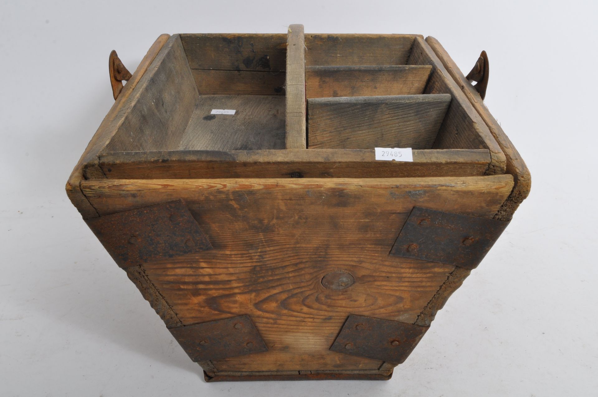 19TH CENTURY WOODEN GRAIN BUCKET TRUG - Bild 4 aus 7